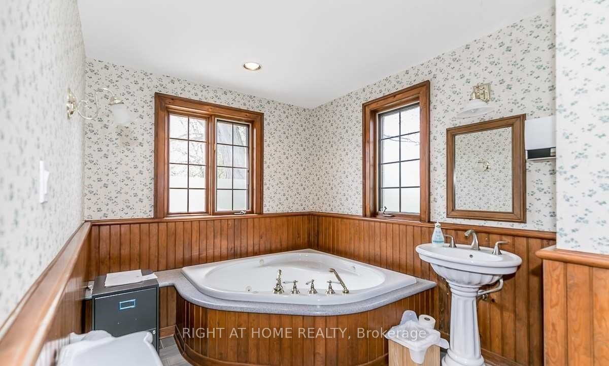 18642 Leslie St Property Photo 9