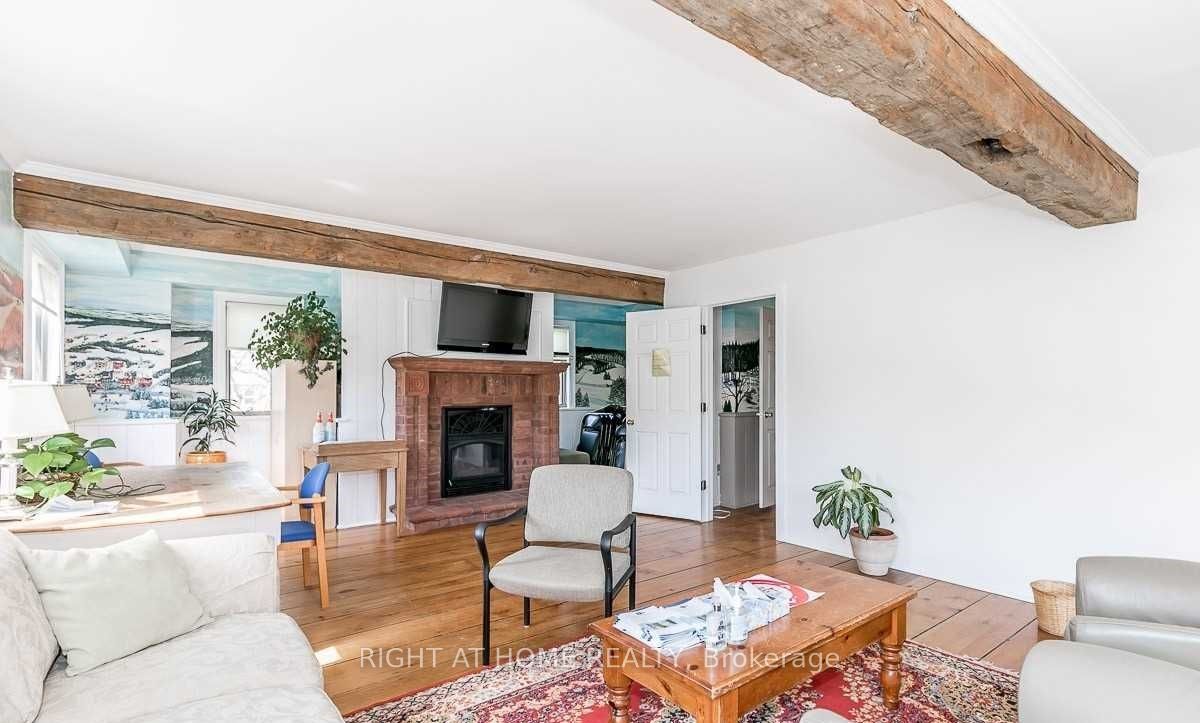 18642 Leslie St Property Photo 3