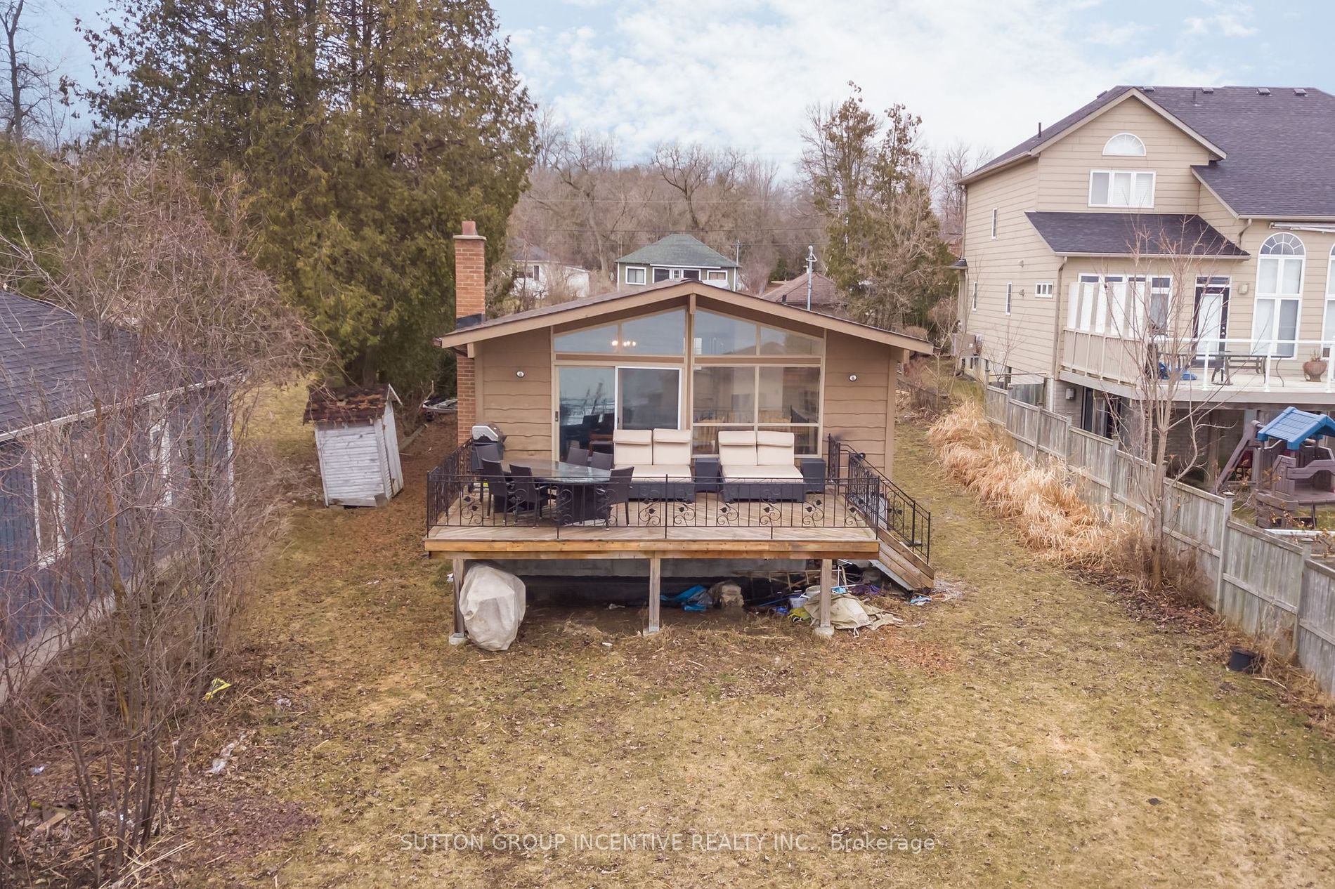 1389 Maple Rd Property Photo 2