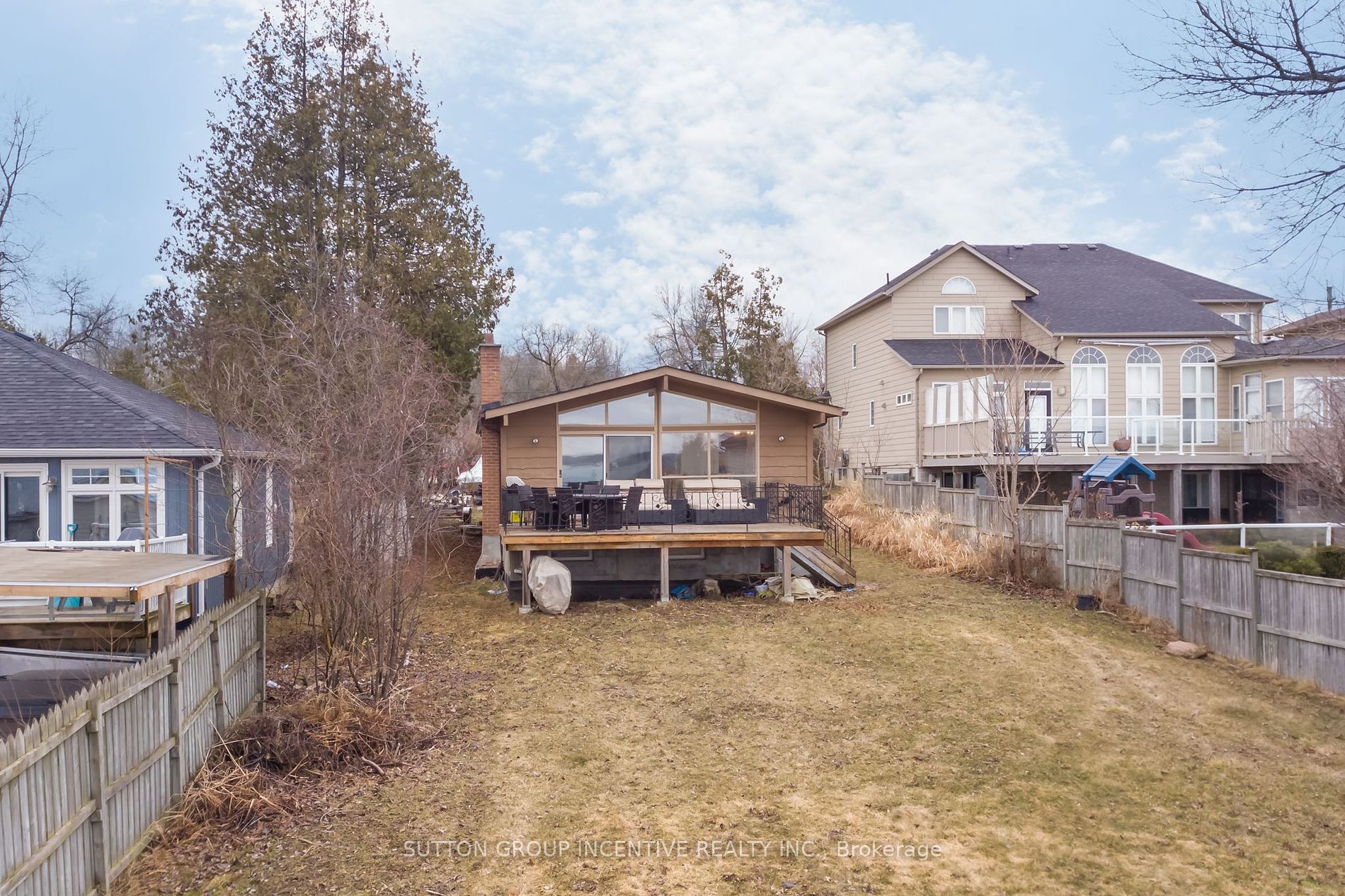 1389 Maple Rd Property Photo 3