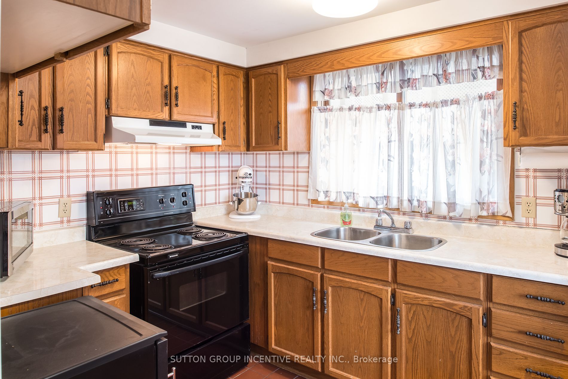1389 Maple Rd Property Photo 8