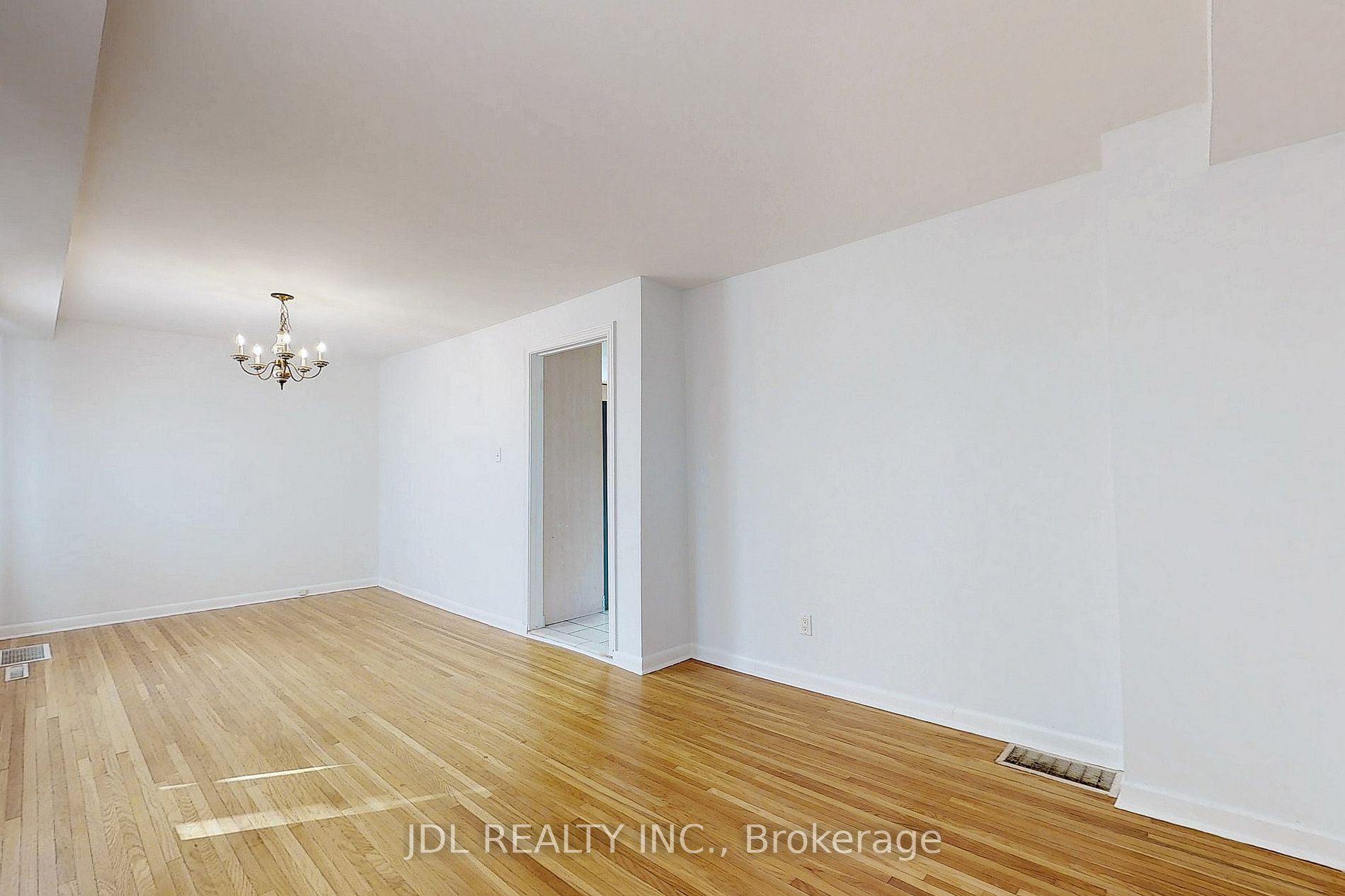 78 Weldrick Rd W Property Photo 3