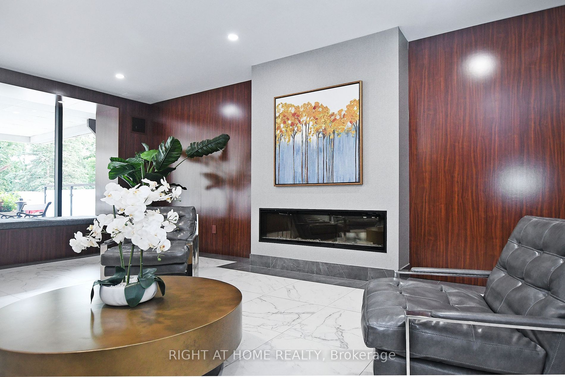 60 Inverlochy Blvd 17 Property Photo 6