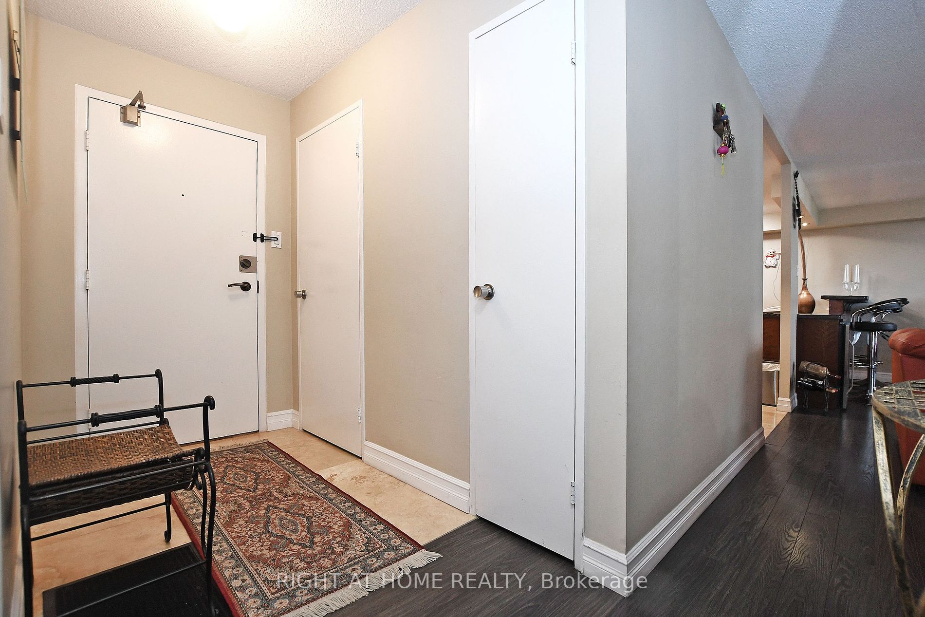 60 Inverlochy Blvd 17 Property Photo 8