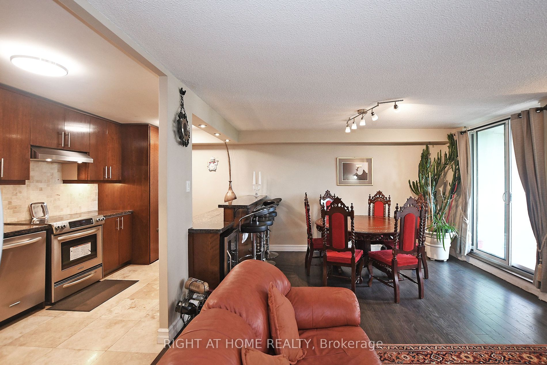 60 Inverlochy Blvd 17 Property Photo 12