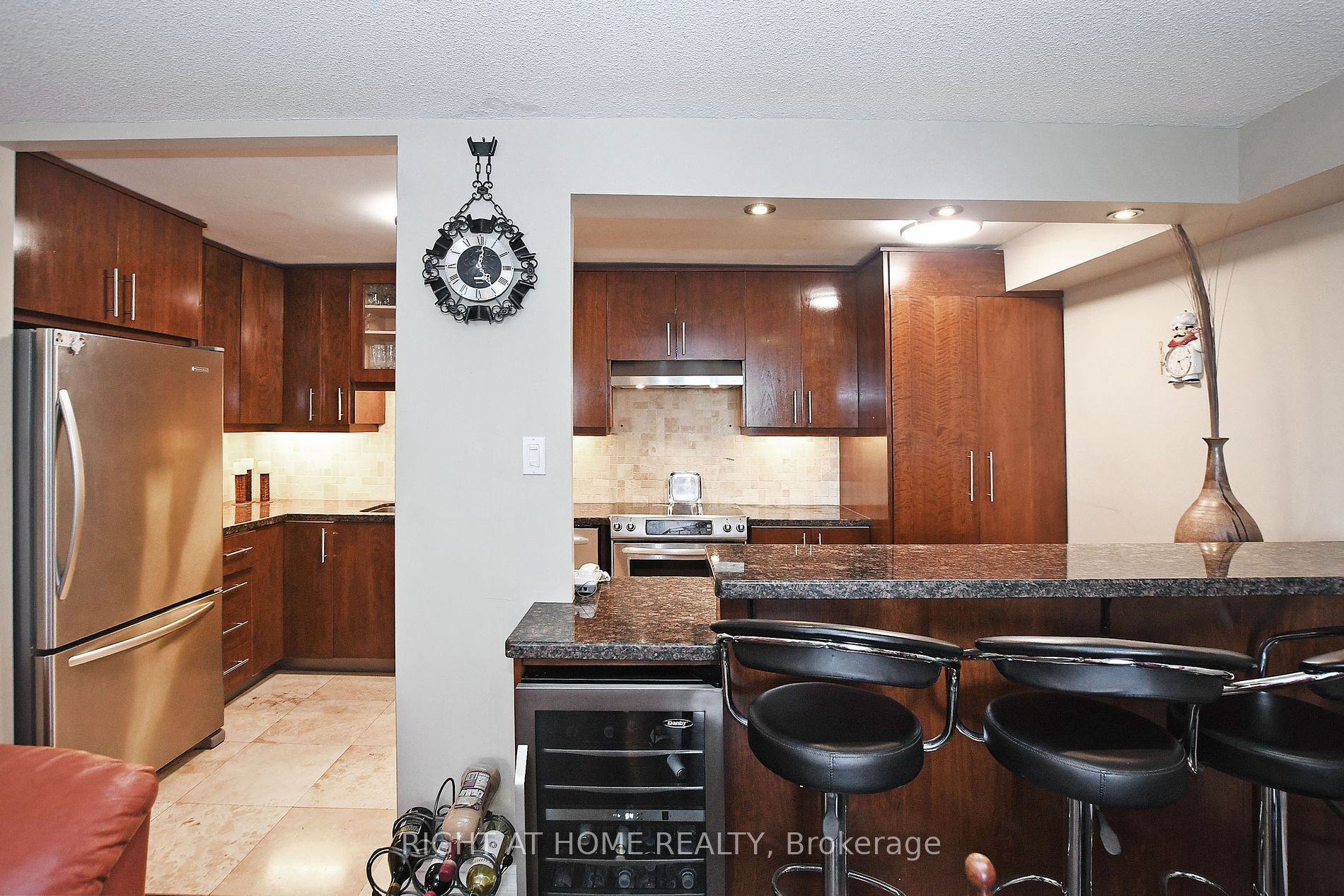 60 Inverlochy Blvd 17 Property Photo 13