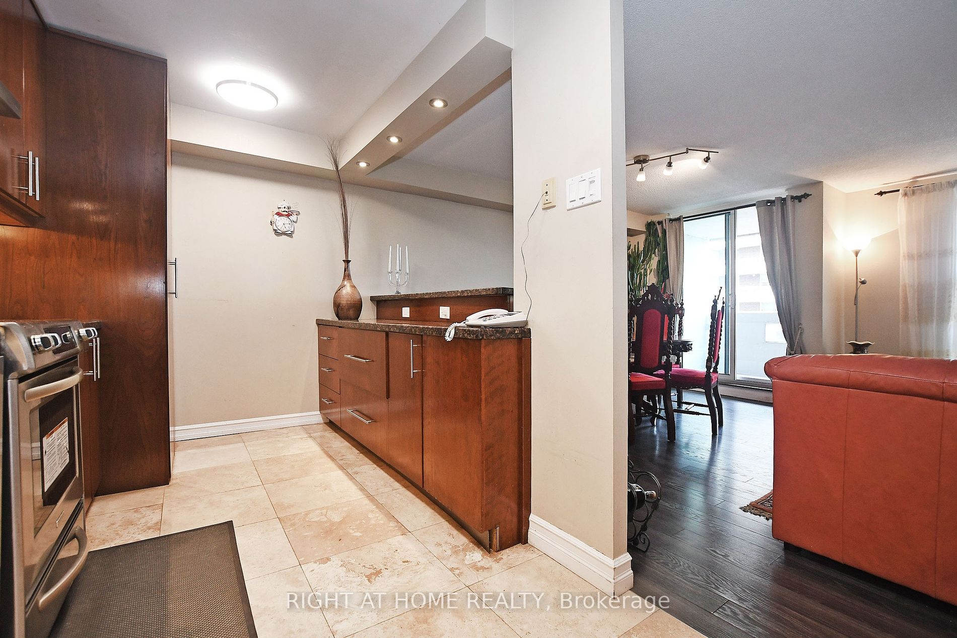 60 Inverlochy Blvd 17 Property Photo 15