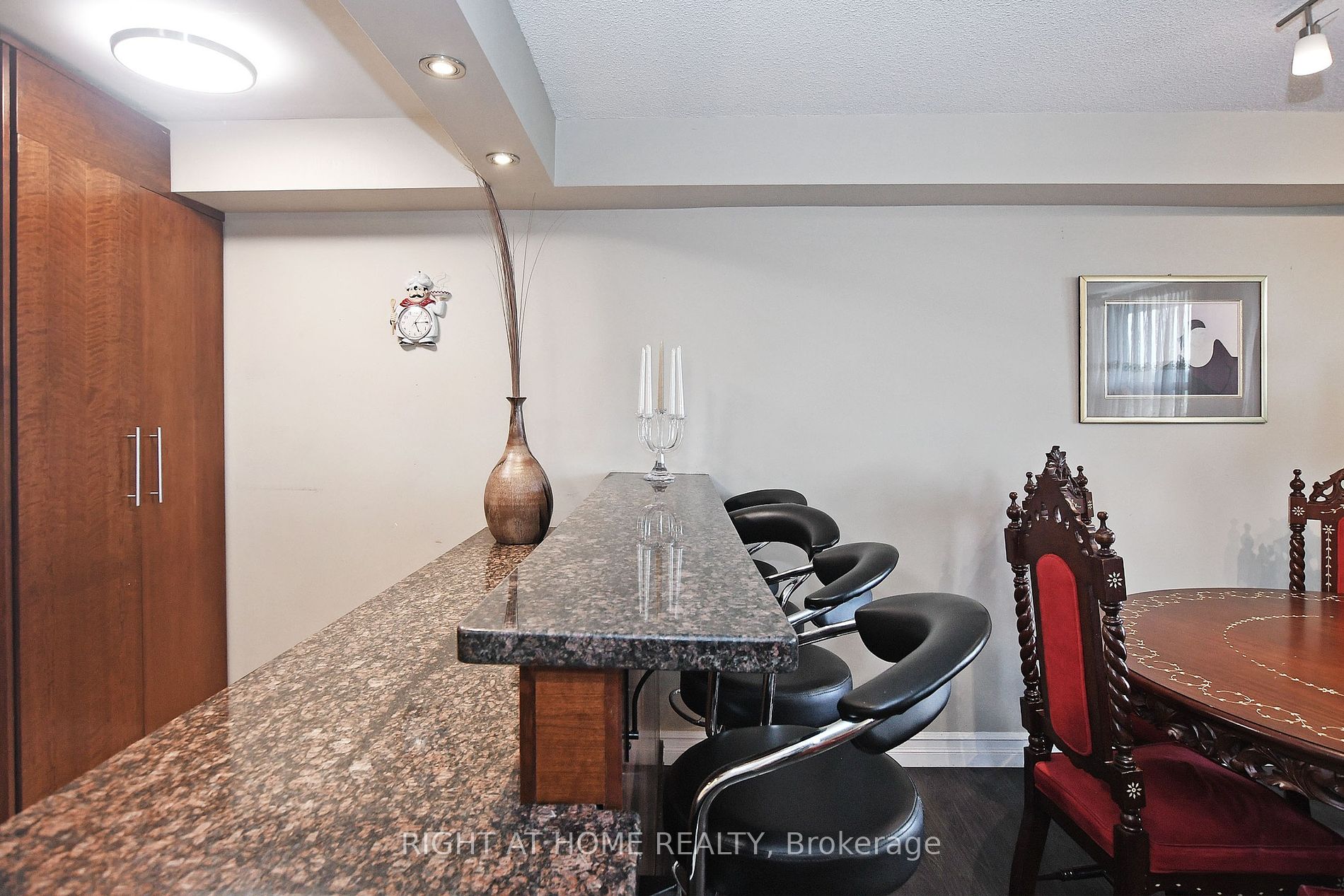 60 Inverlochy Blvd 17 Property Photo 16
