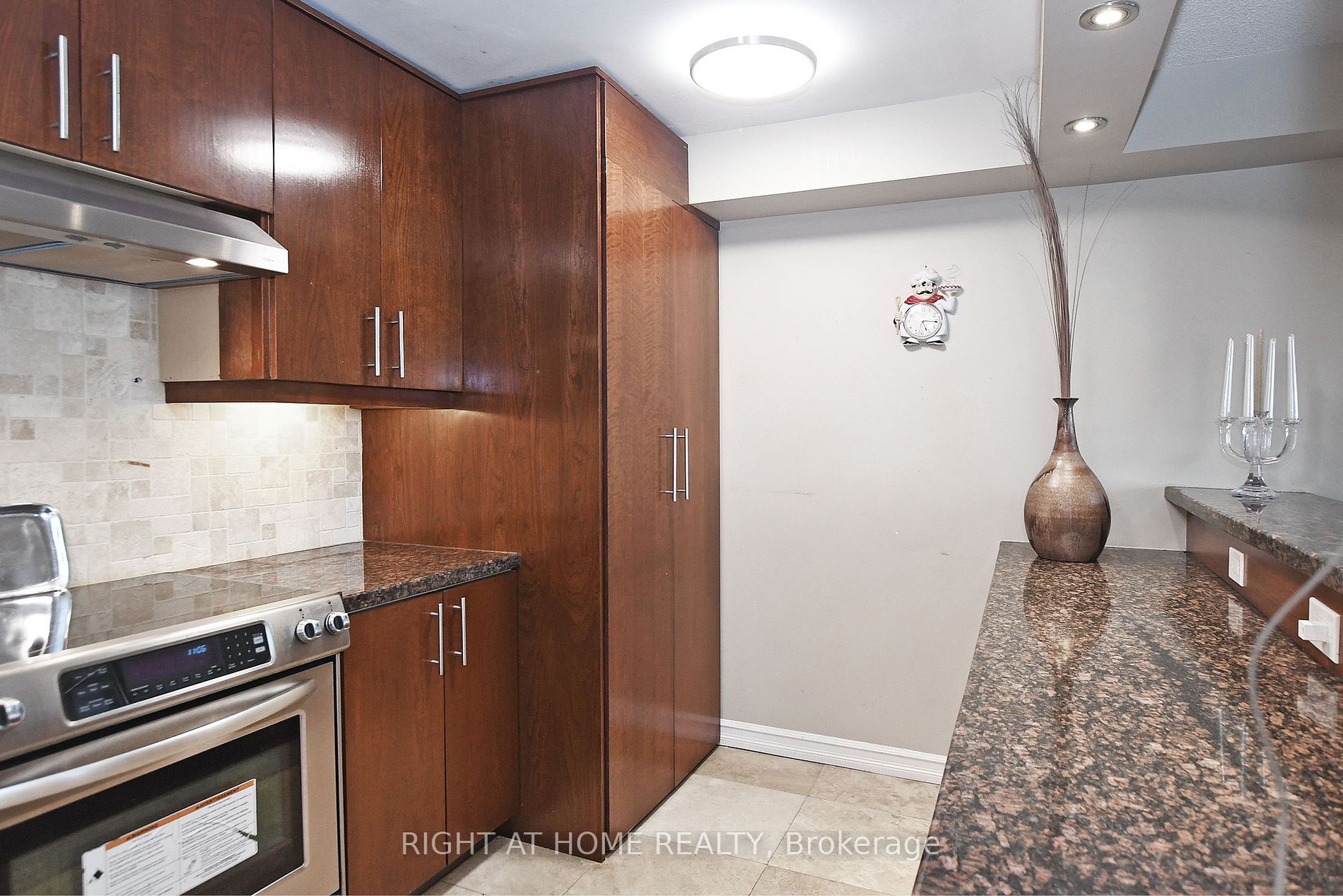 60 Inverlochy Blvd 17 Property Photo 19