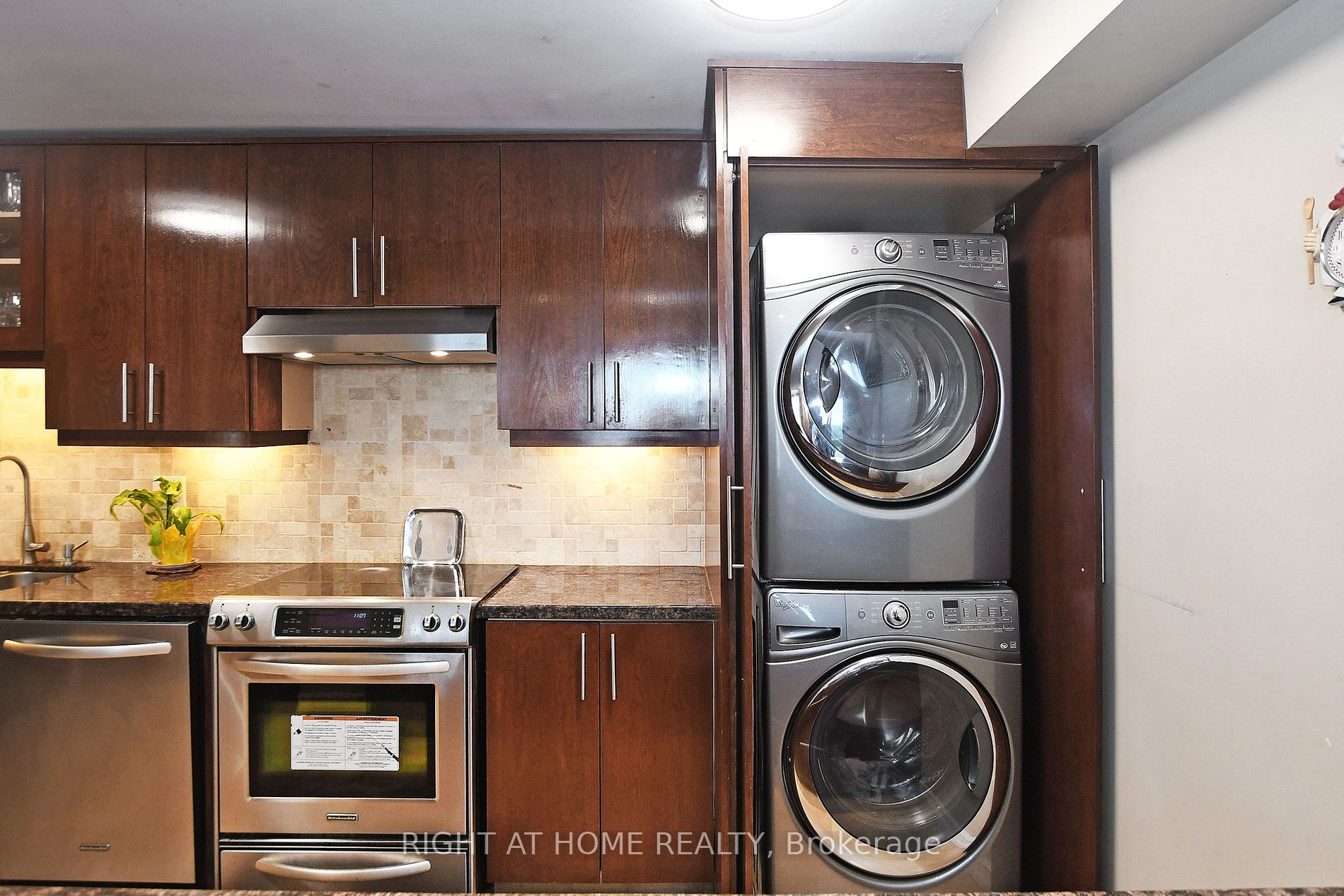 60 Inverlochy Blvd 17 Property Photo 20