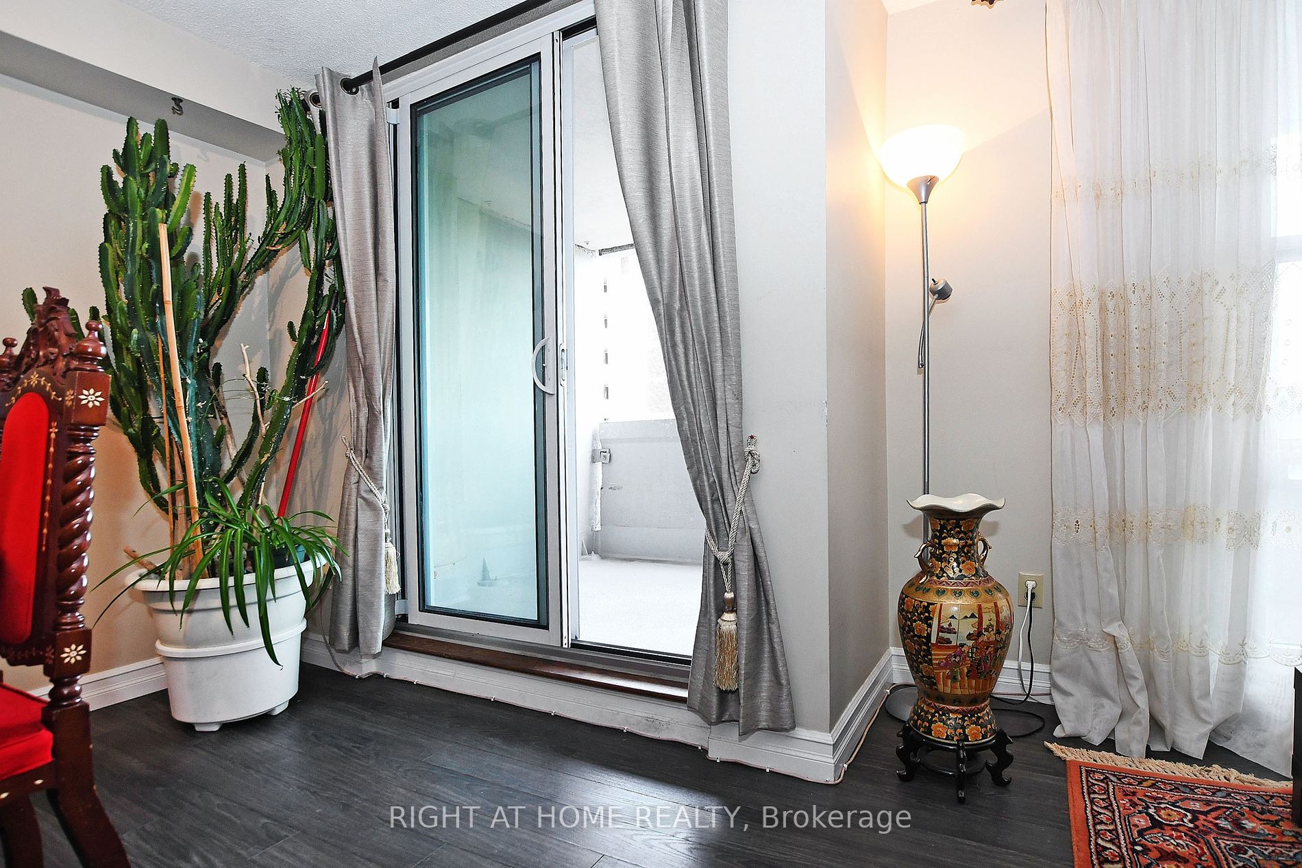 60 Inverlochy Blvd 17 Property Photo 21