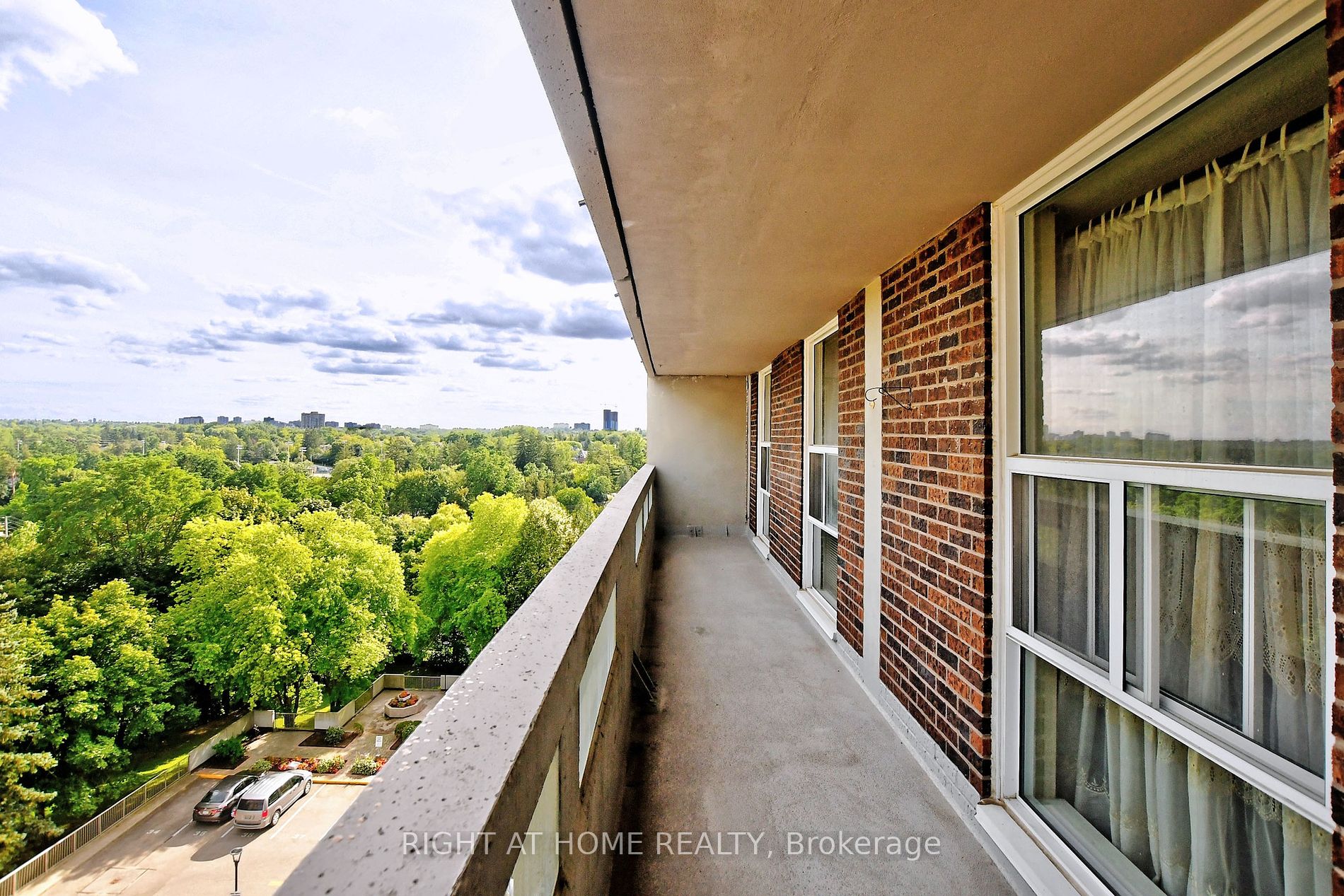 60 Inverlochy Blvd 17 Property Photo 22