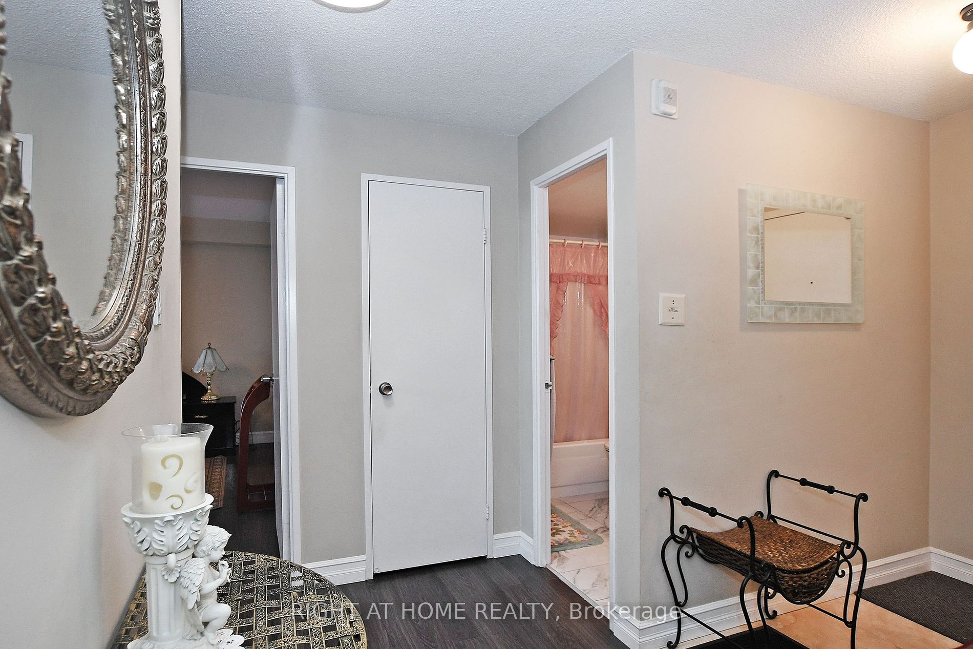 60 Inverlochy Blvd 17 Property Photo 23