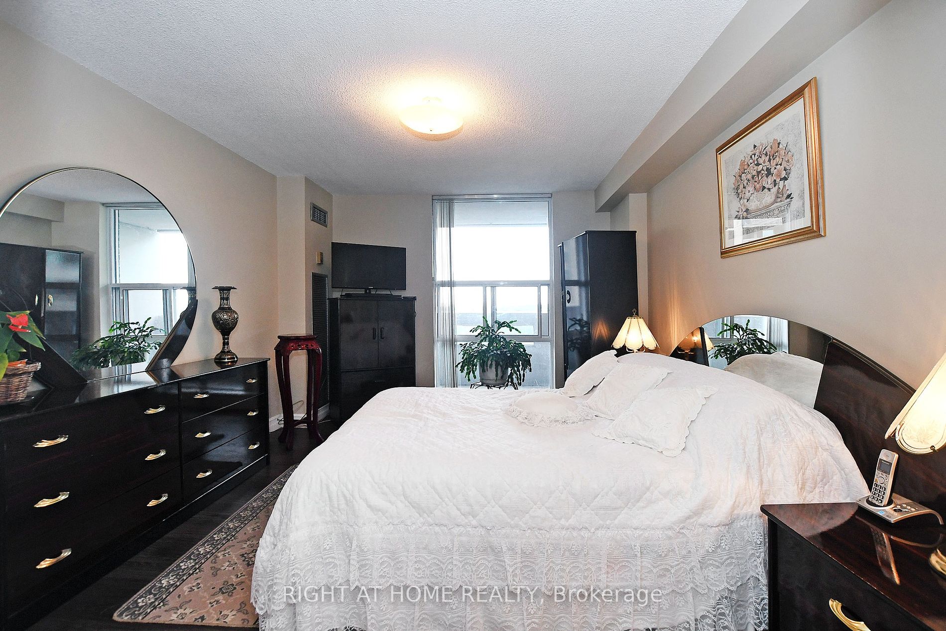 60 Inverlochy Blvd 17 Property Photo 25
