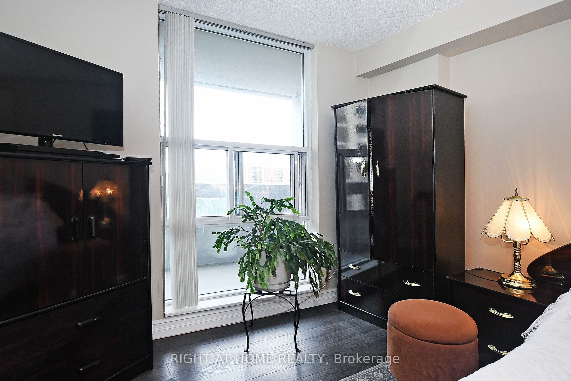 60 Inverlochy Blvd 17 Property Photo 27