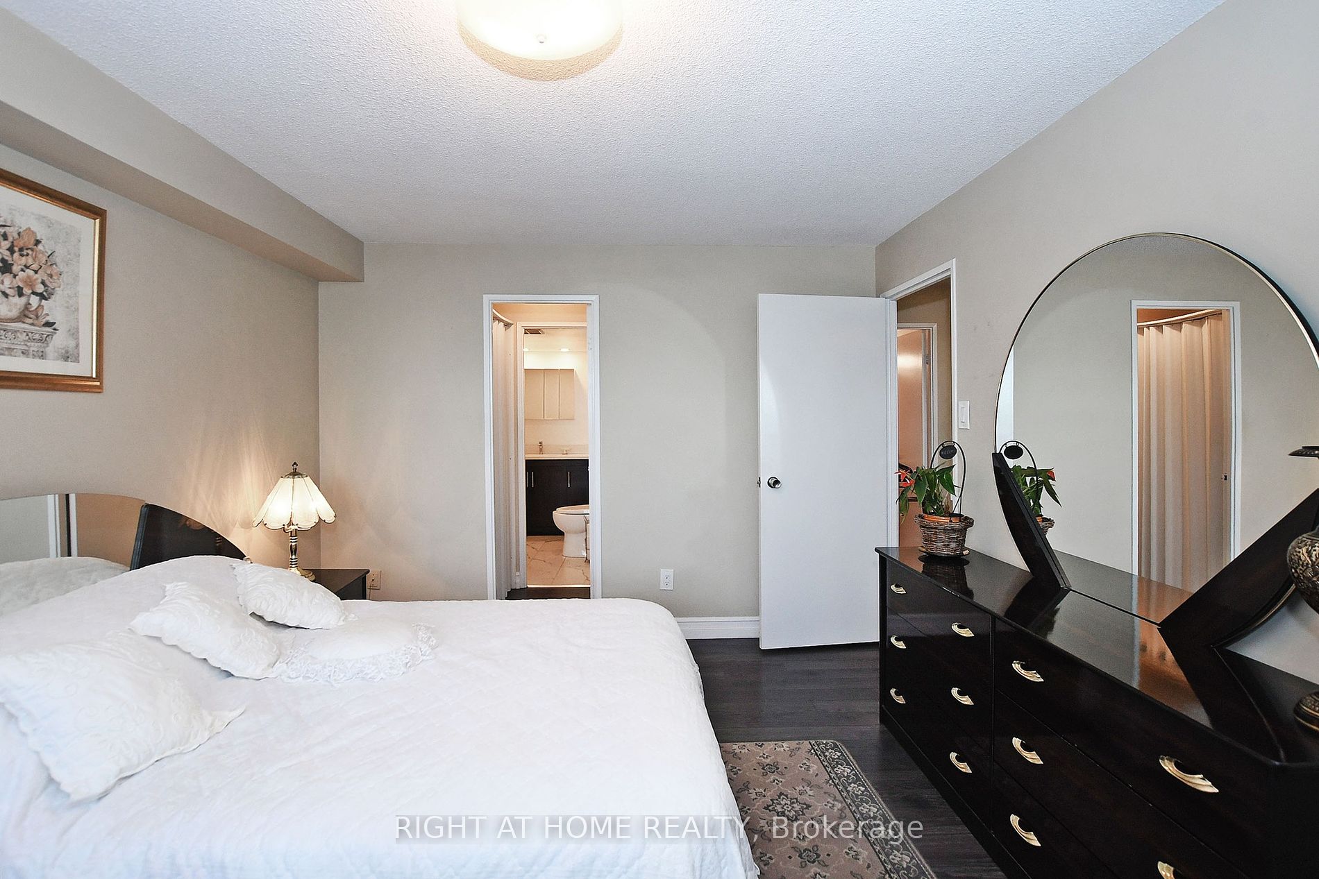 60 Inverlochy Blvd 17 Property Photo 28