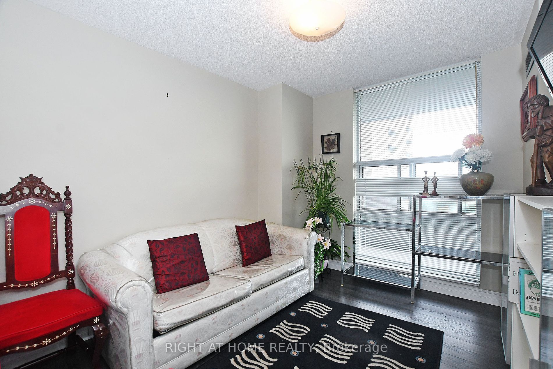 60 Inverlochy Blvd 17 Property Photo 31