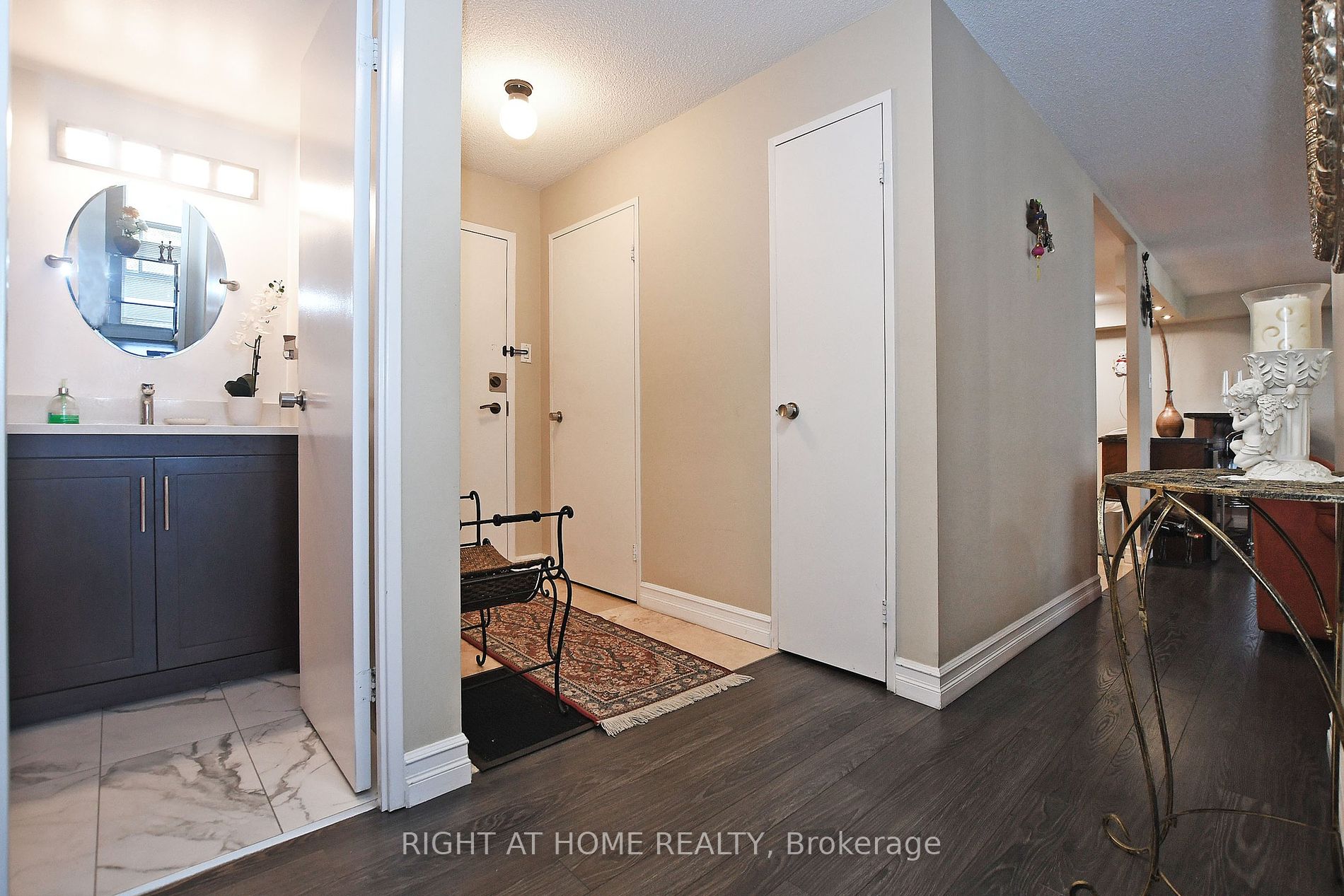 60 Inverlochy Blvd 17 Property Photo 33