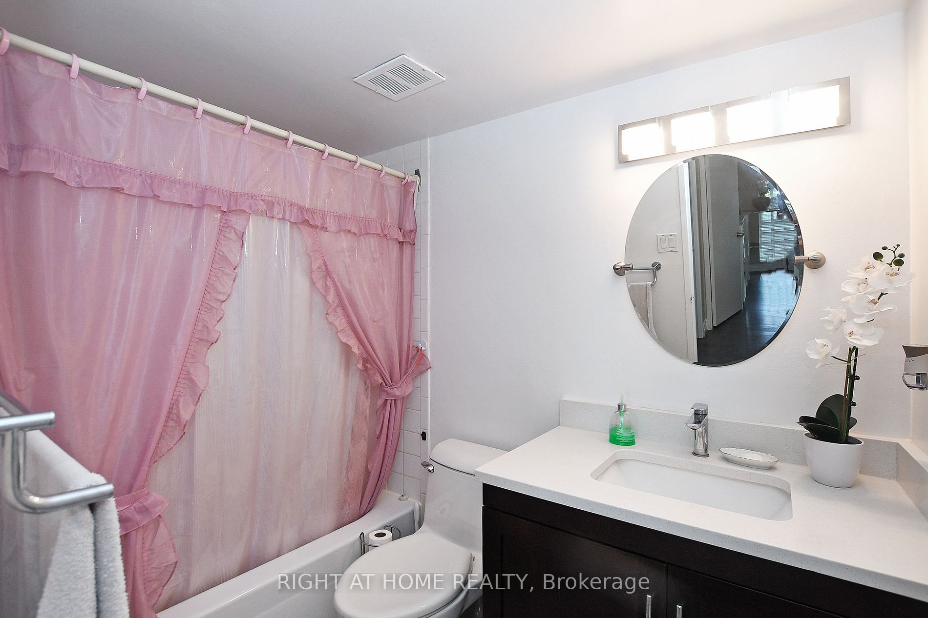 60 Inverlochy Blvd 17 Property Photo 34