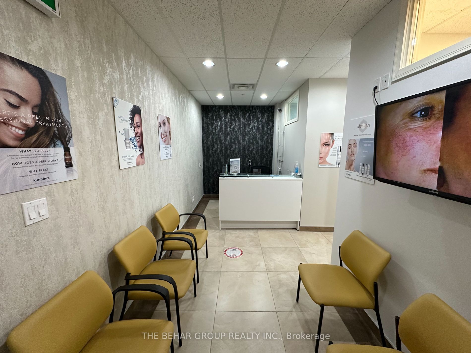 7191 Yonge St Property Photo 1