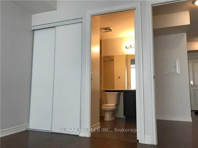 9245 Jane St 02 Property Photo 12