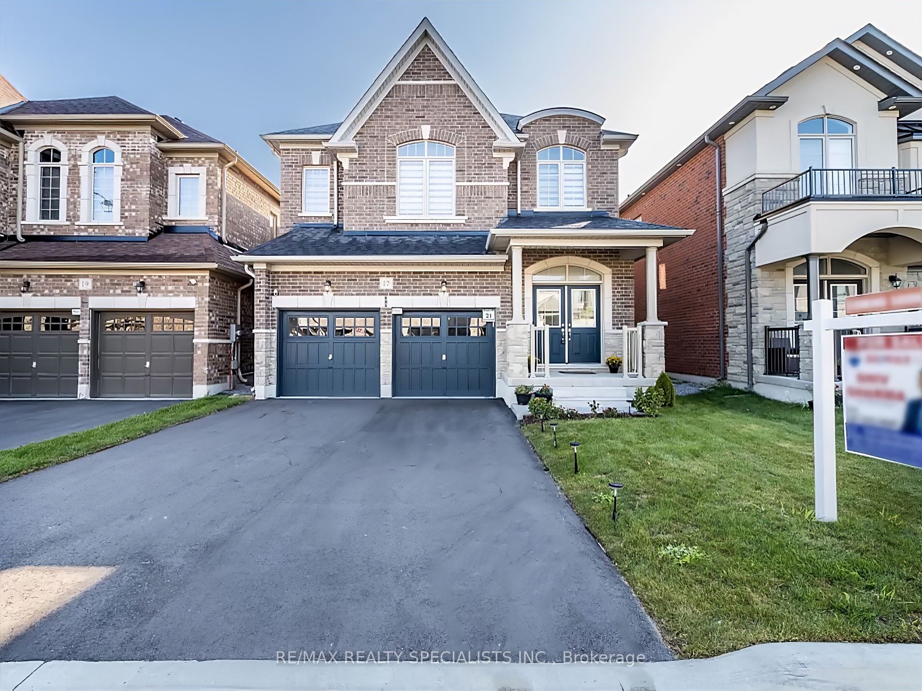 17 Betty May Cres Property Photo 1