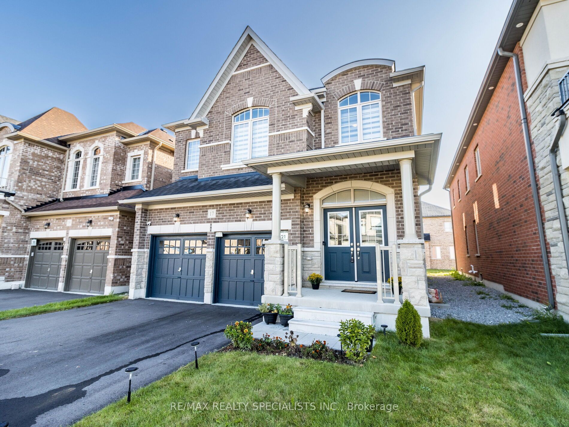 17 Betty May Cres Property Photo 2