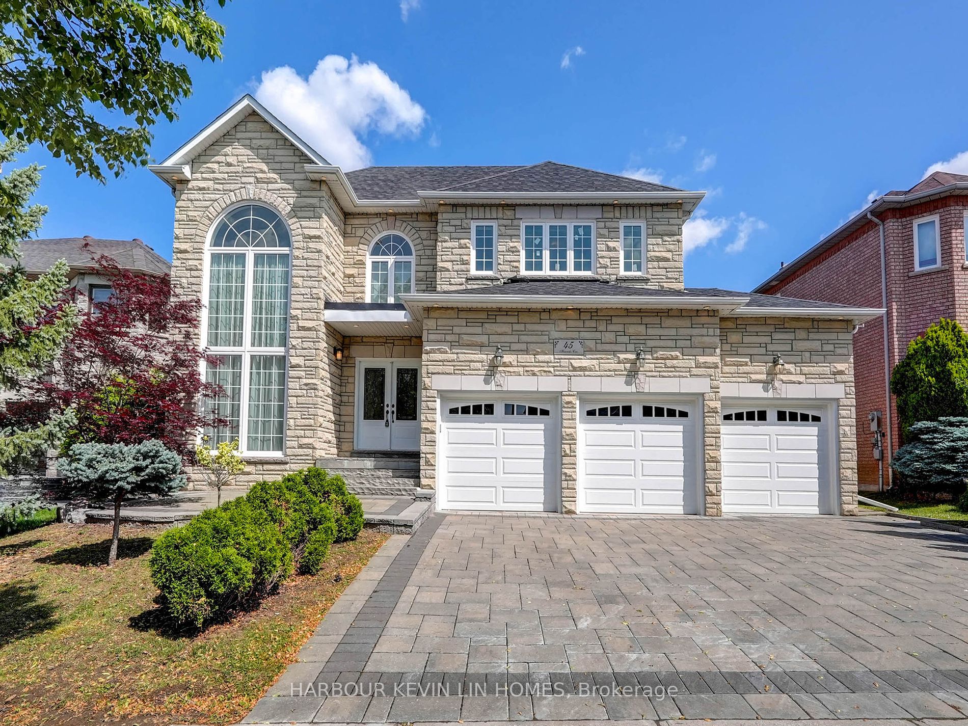 45 Henricks Cres Property Photo 1