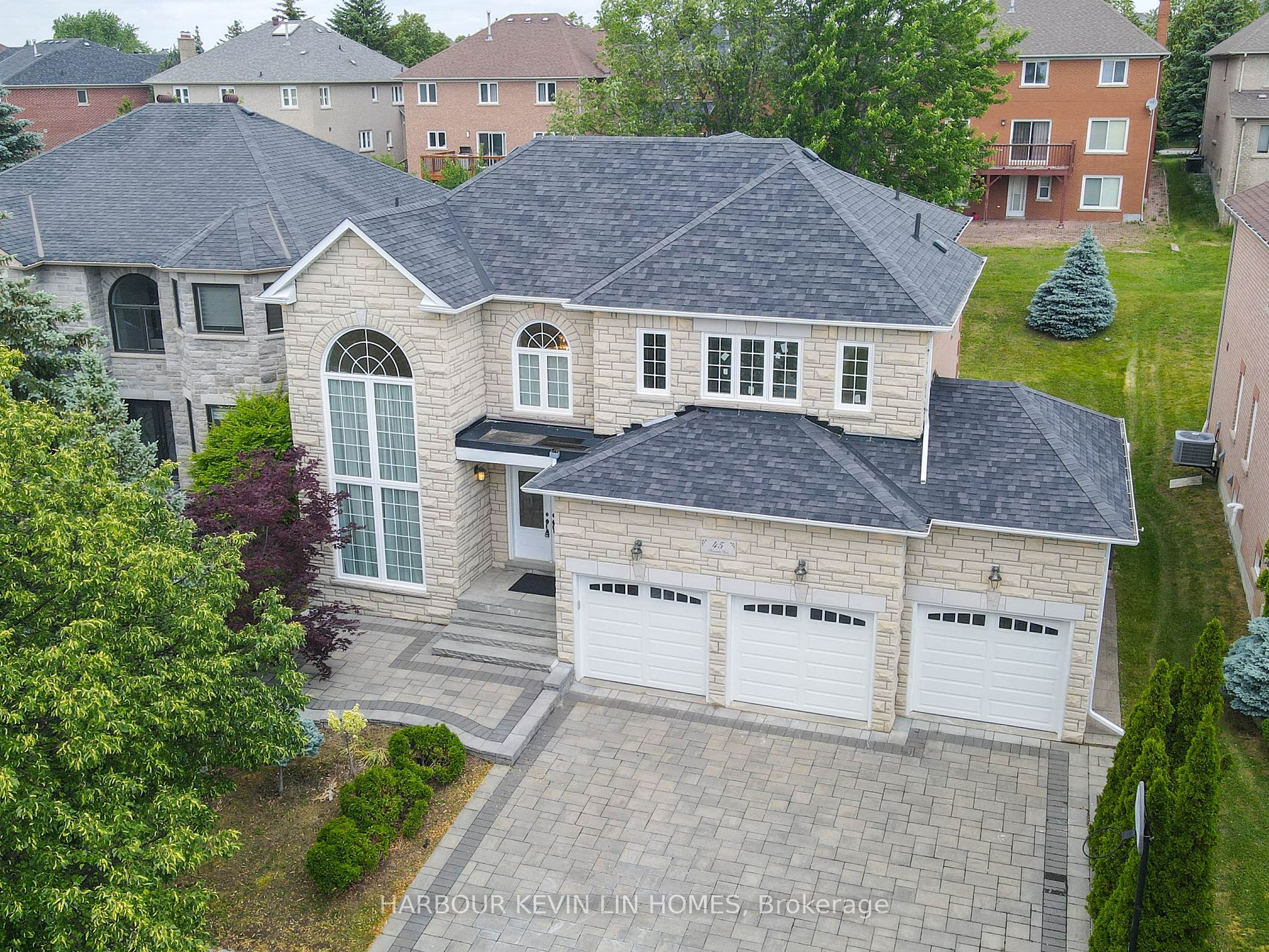 45 Henricks Cres Property Photo 2