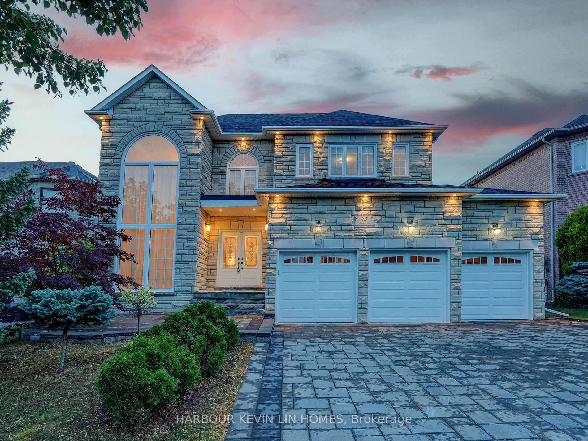 45 Henricks Cres Property Photo 3