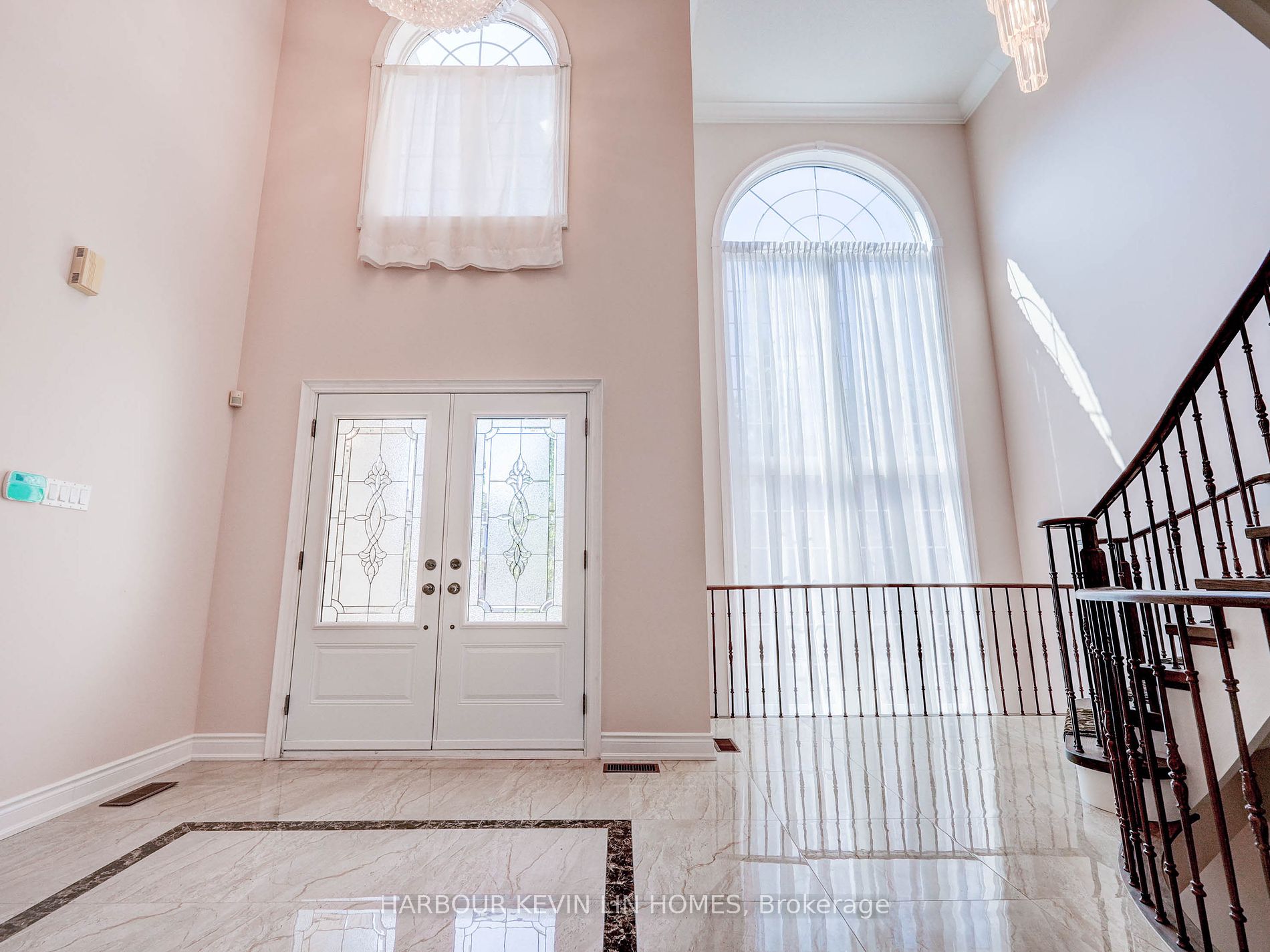 45 Henricks Cres Property Photo 4
