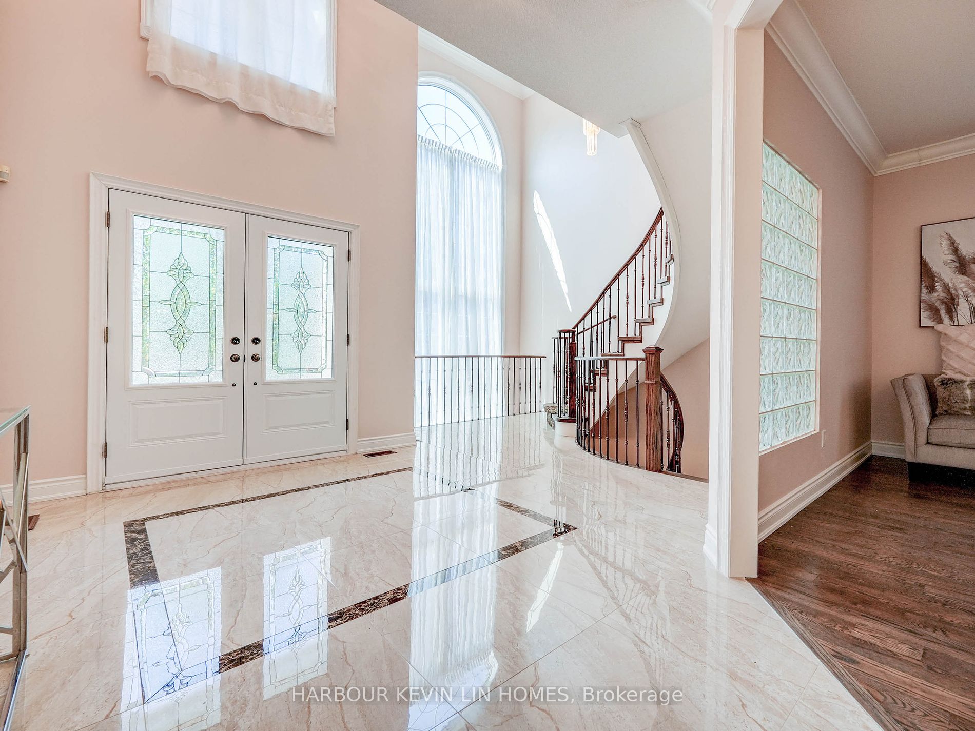 45 Henricks Cres Property Photo 6