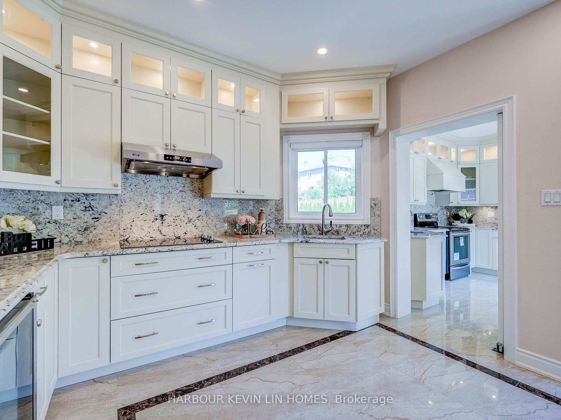 45 Henricks Cres Property Photo 17