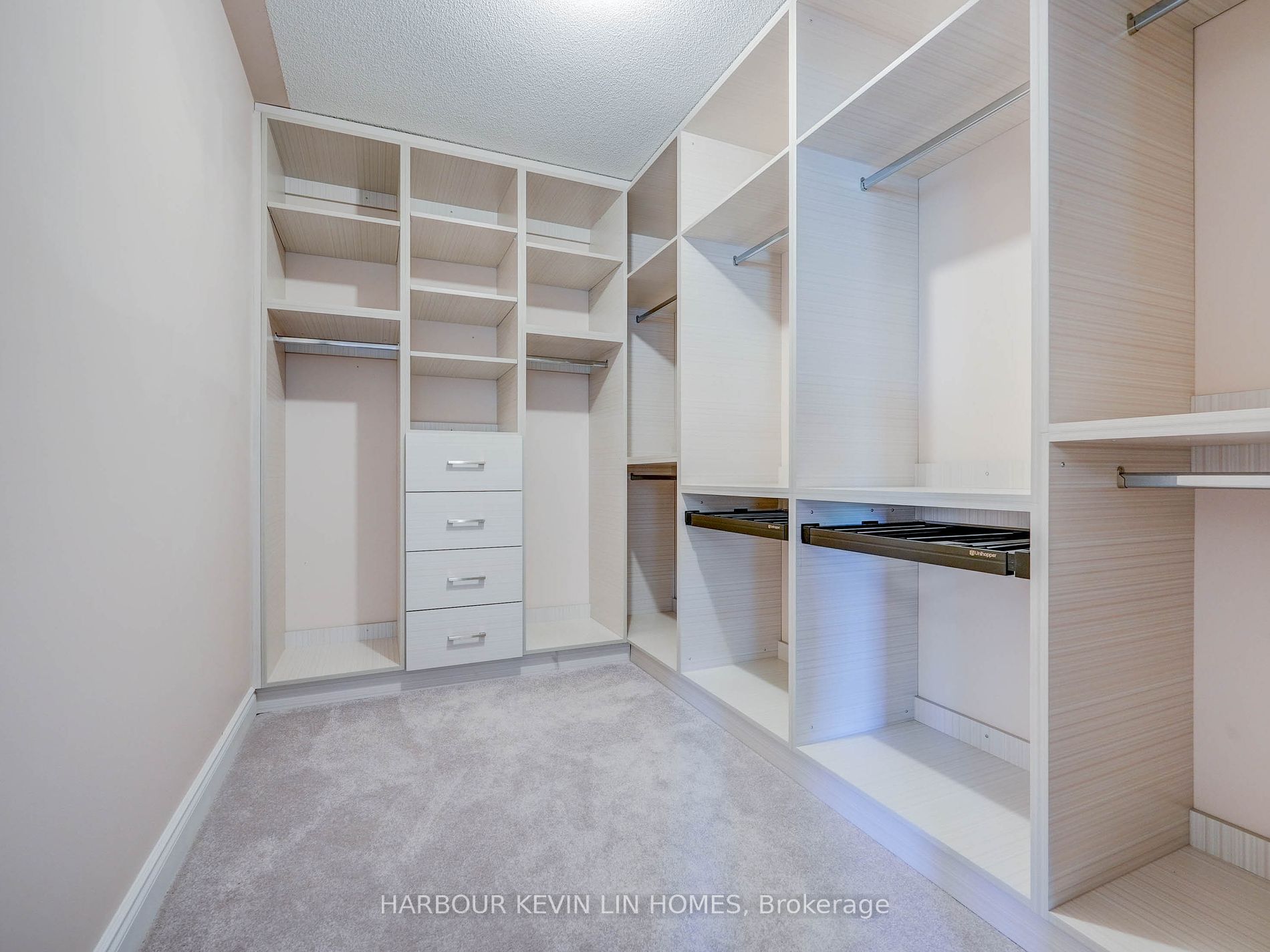 45 Henricks Cres Property Photo 24