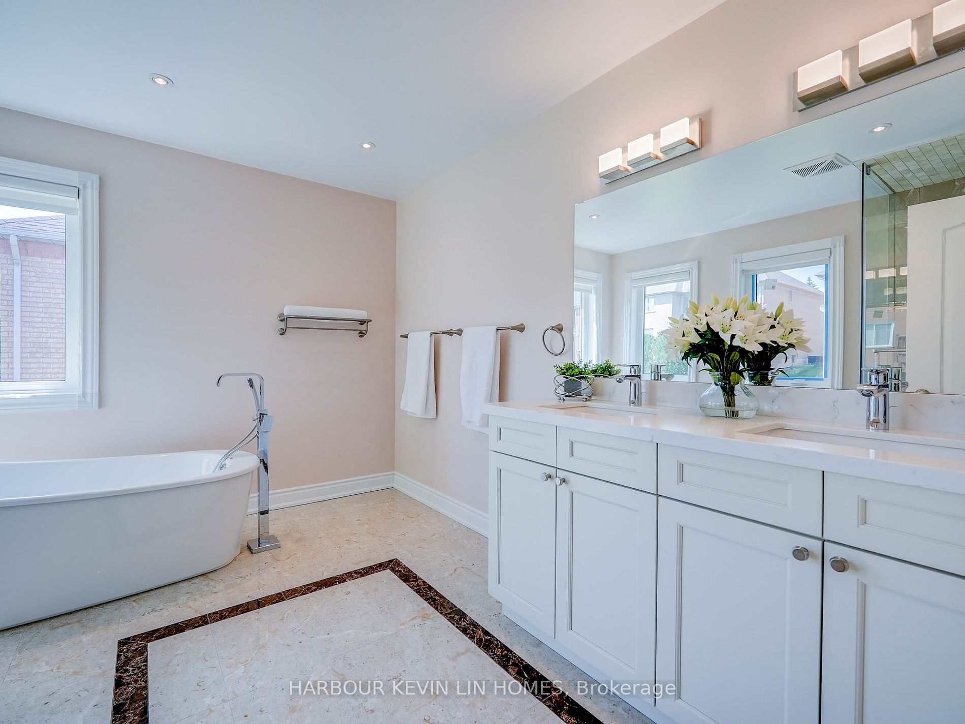 45 Henricks Cres Property Photo 25