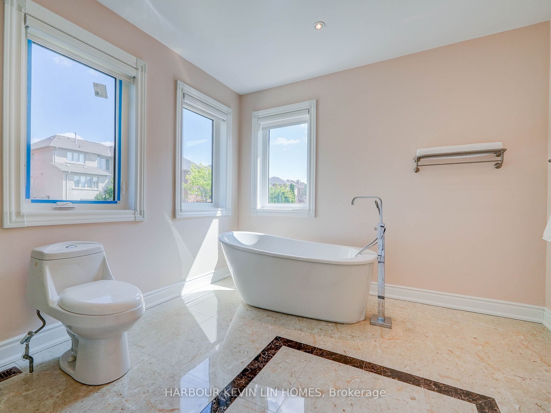 45 Henricks Cres Property Photo 26