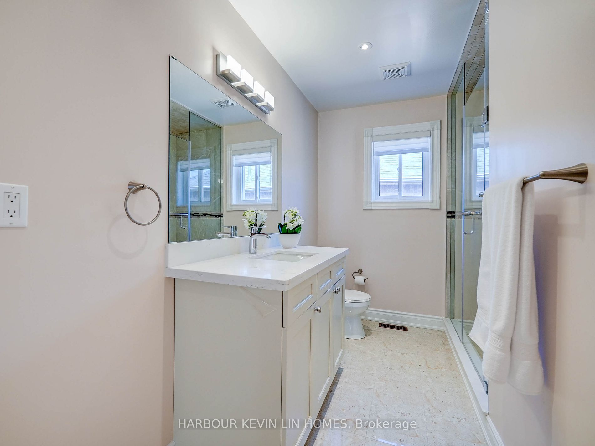 45 Henricks Cres Property Photo 29