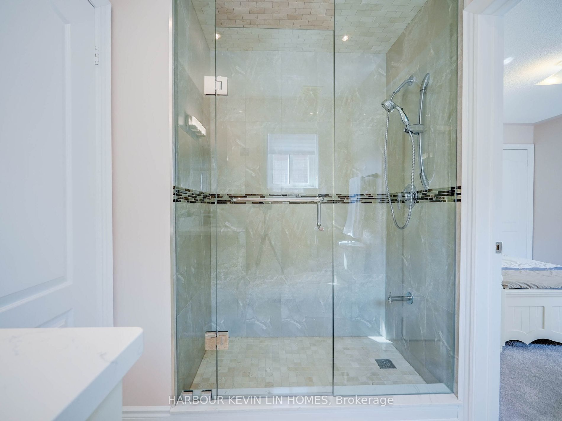 45 Henricks Cres Property Photo 32