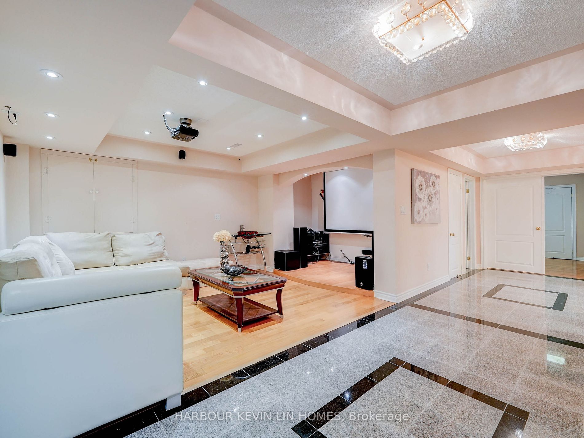 45 Henricks Cres Property Photo 34