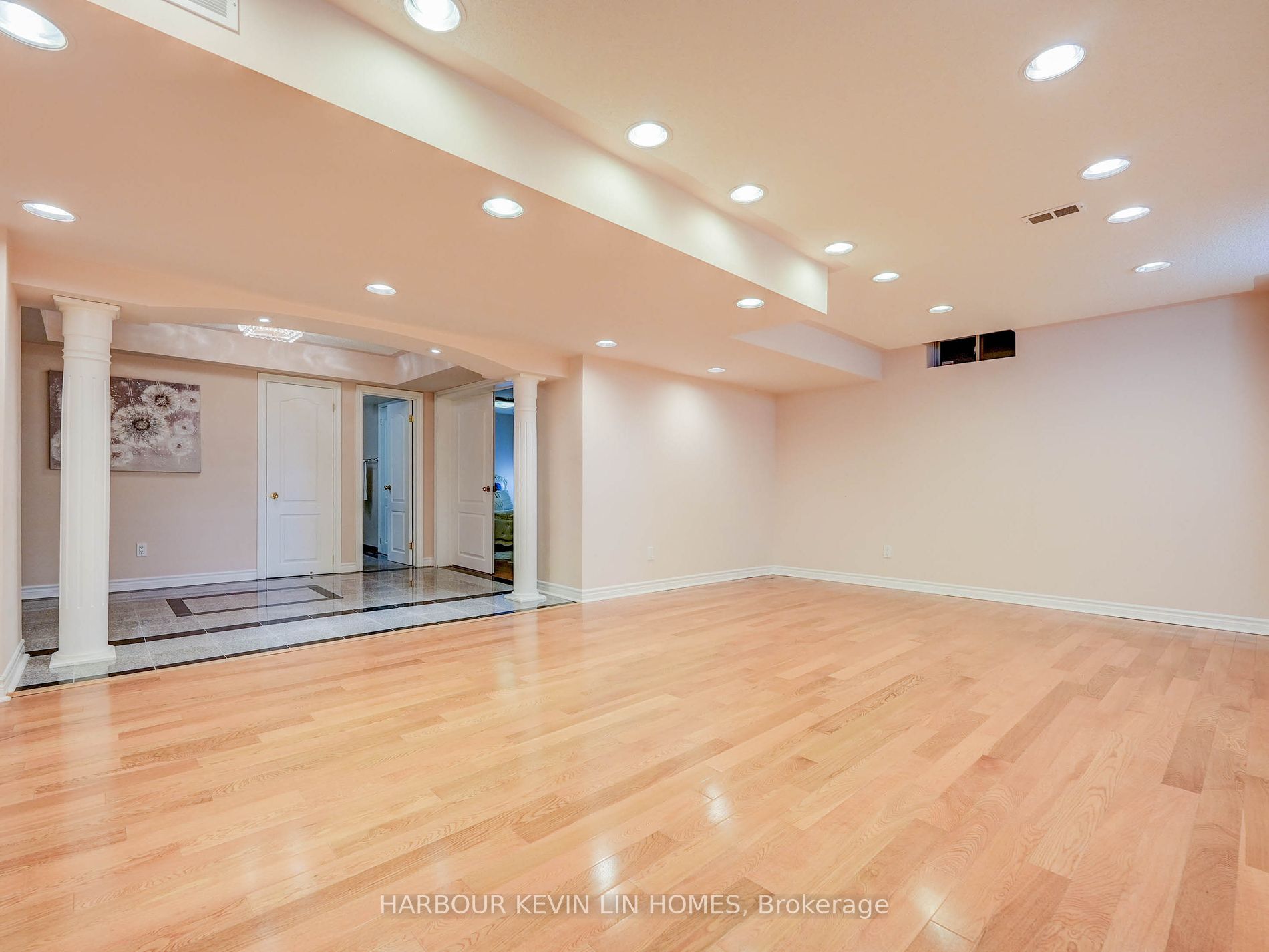 45 Henricks Cres Property Photo 35