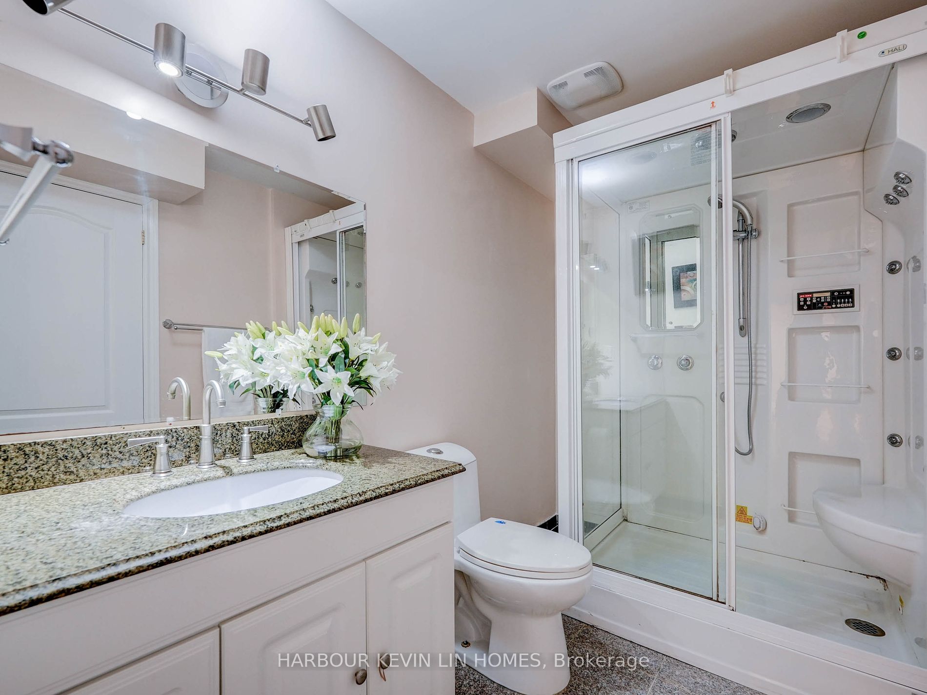 45 Henricks Cres Property Photo 36