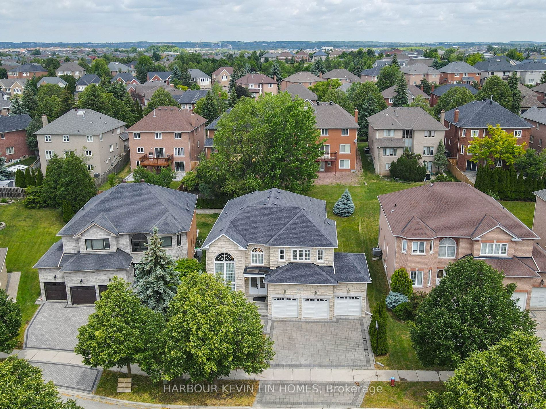 45 Henricks Cres Property Photo 39