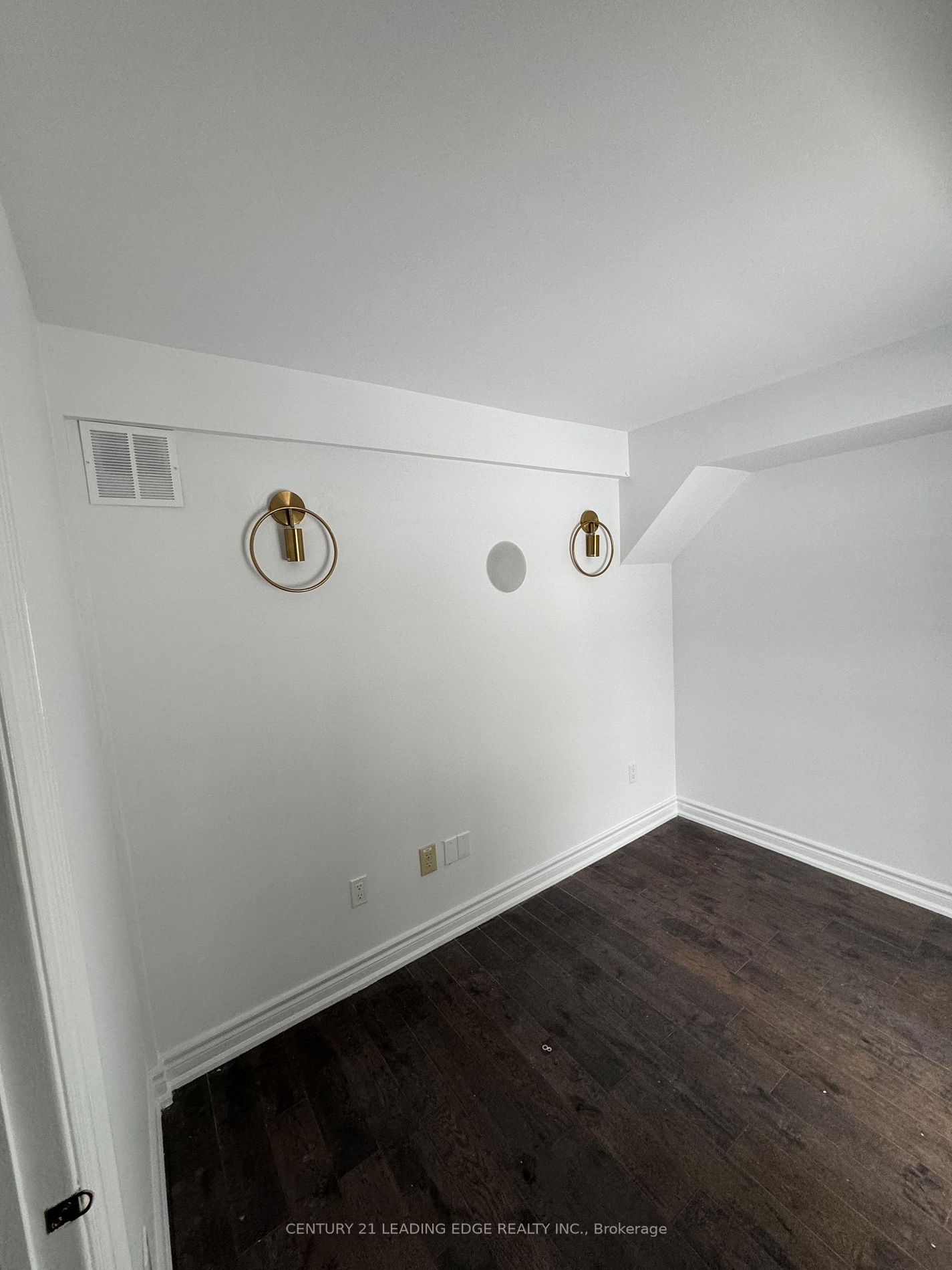 156 Main St Property Photo 3