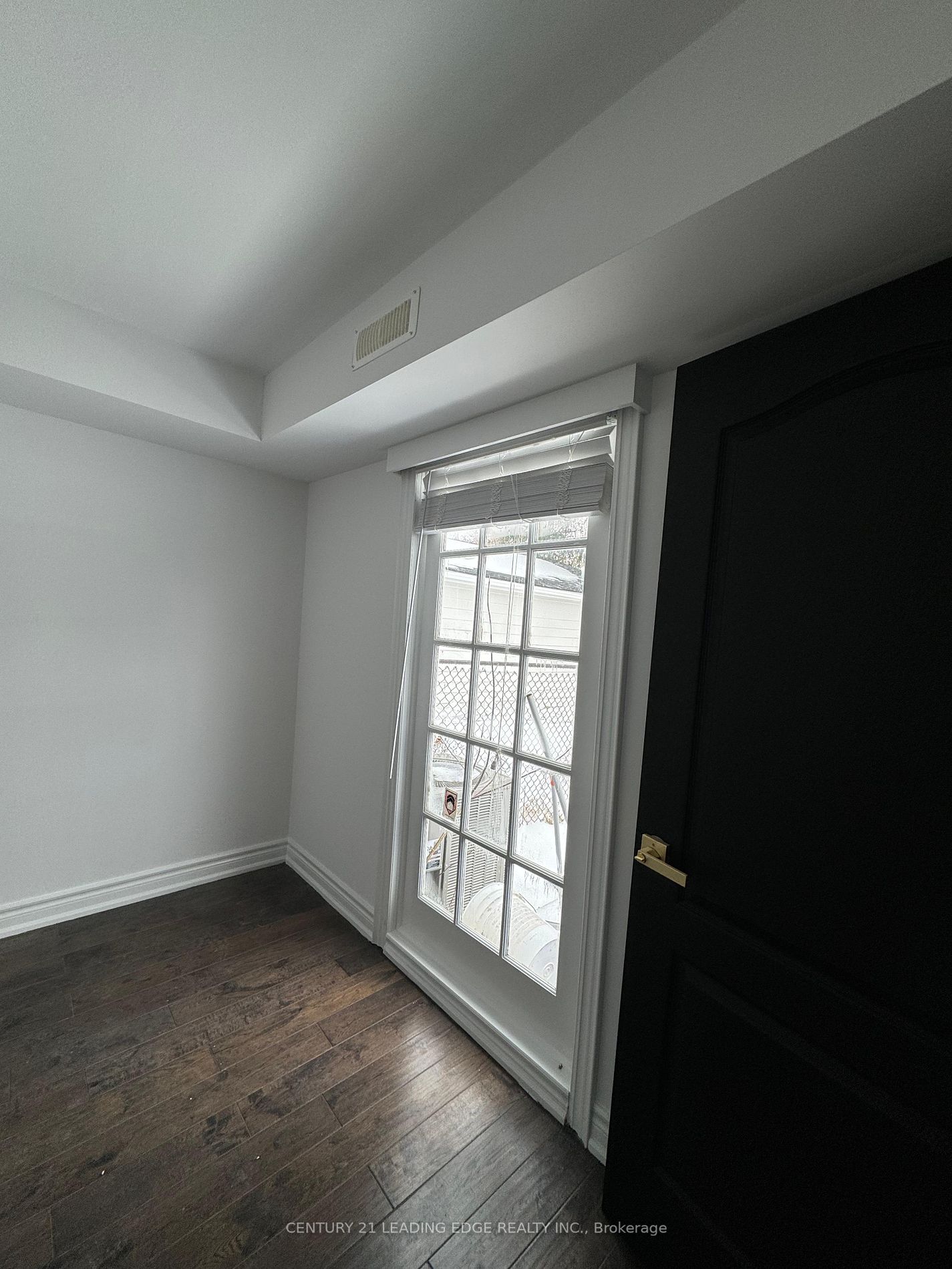 156 Main St Property Photo 4