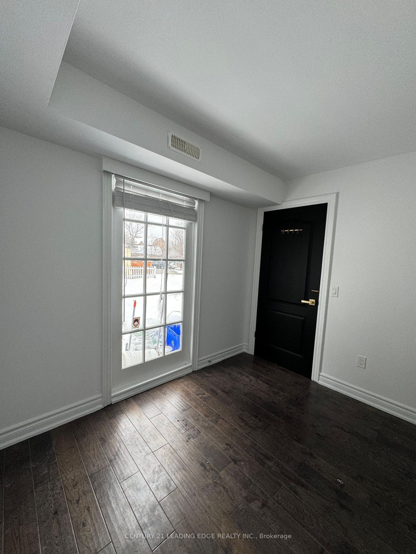 156 Main St Property Photo 5