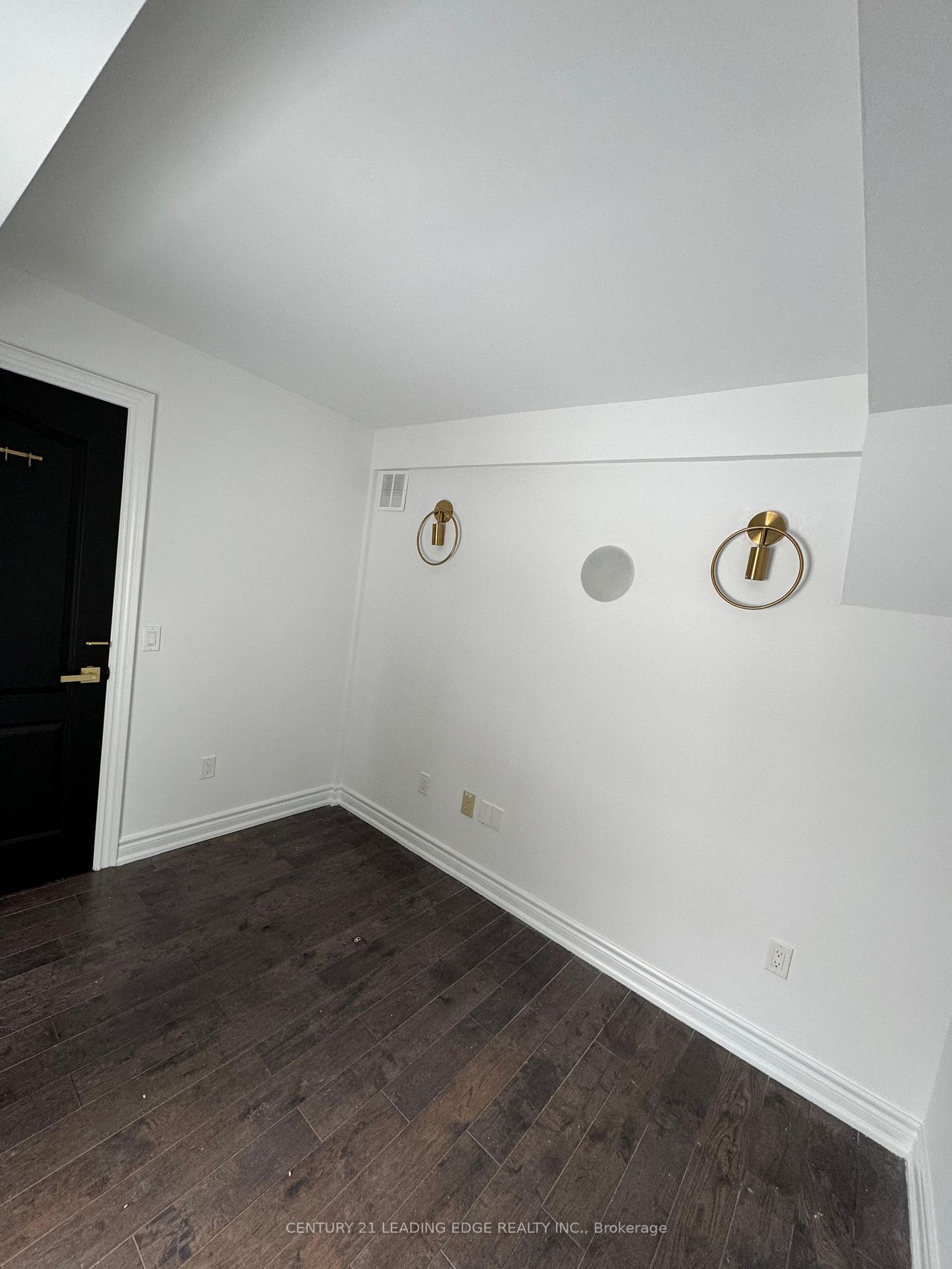 156 Main St Property Photo 6