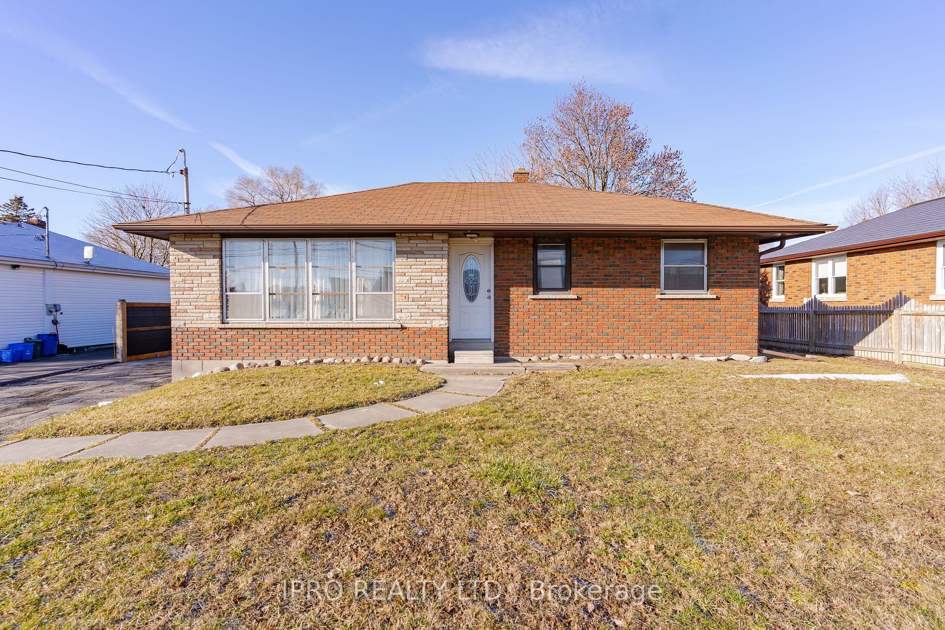 18200 Leslie St Property Photo