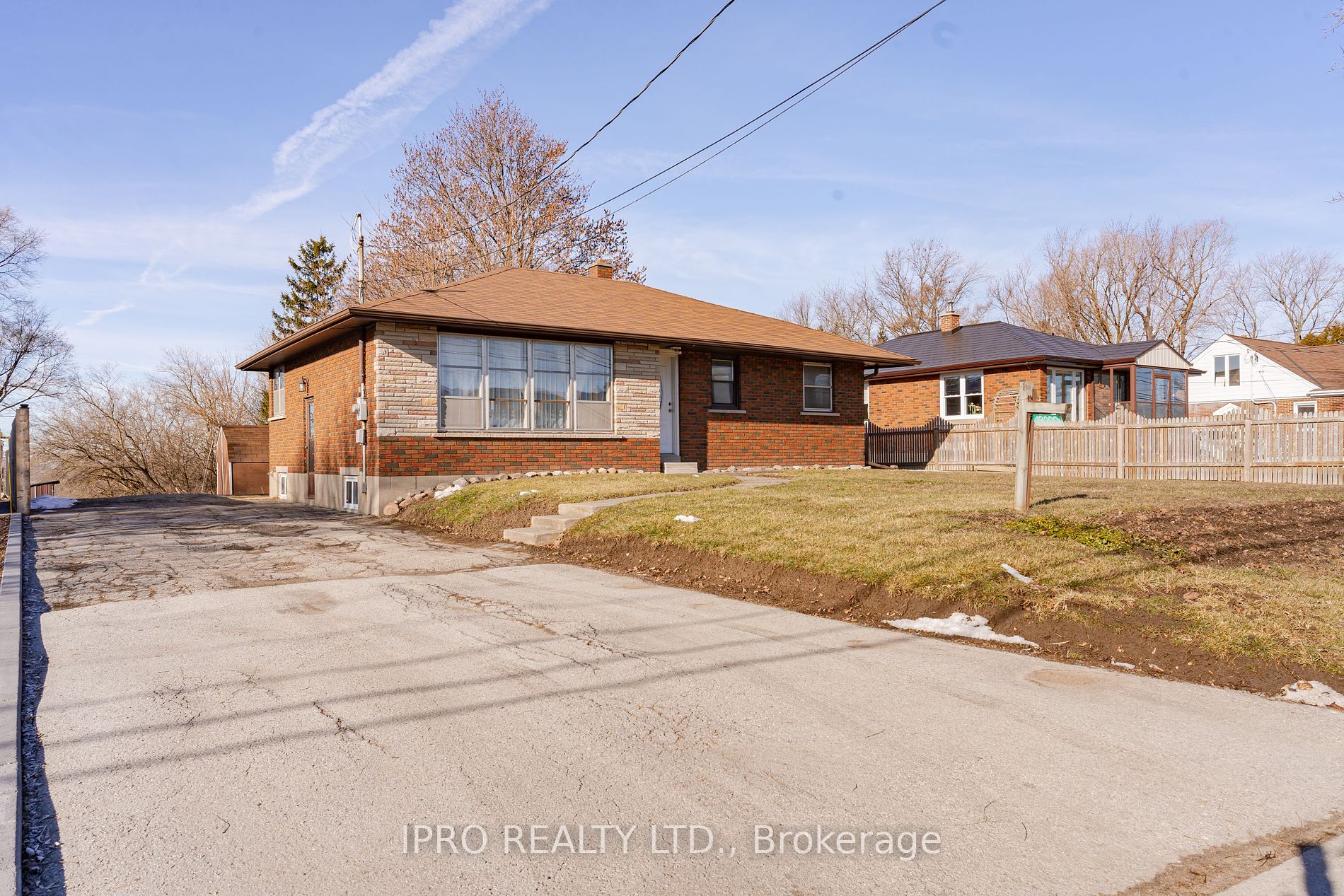 18200 Leslie St Property Photo 2