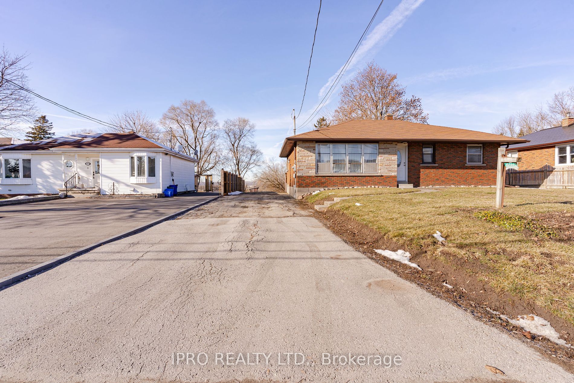 18200 Leslie St Property Photo 4