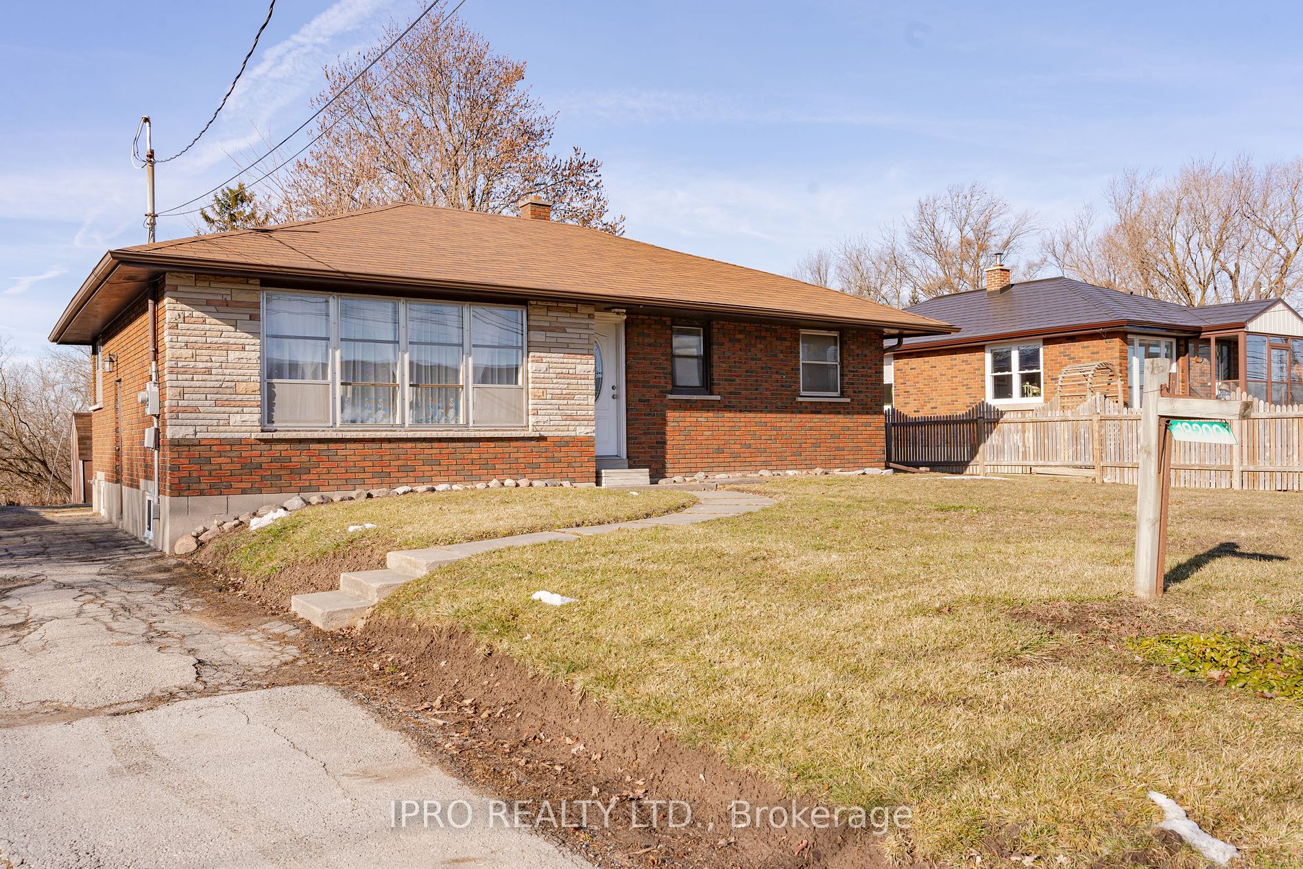 18200 Leslie St Property Photo 5